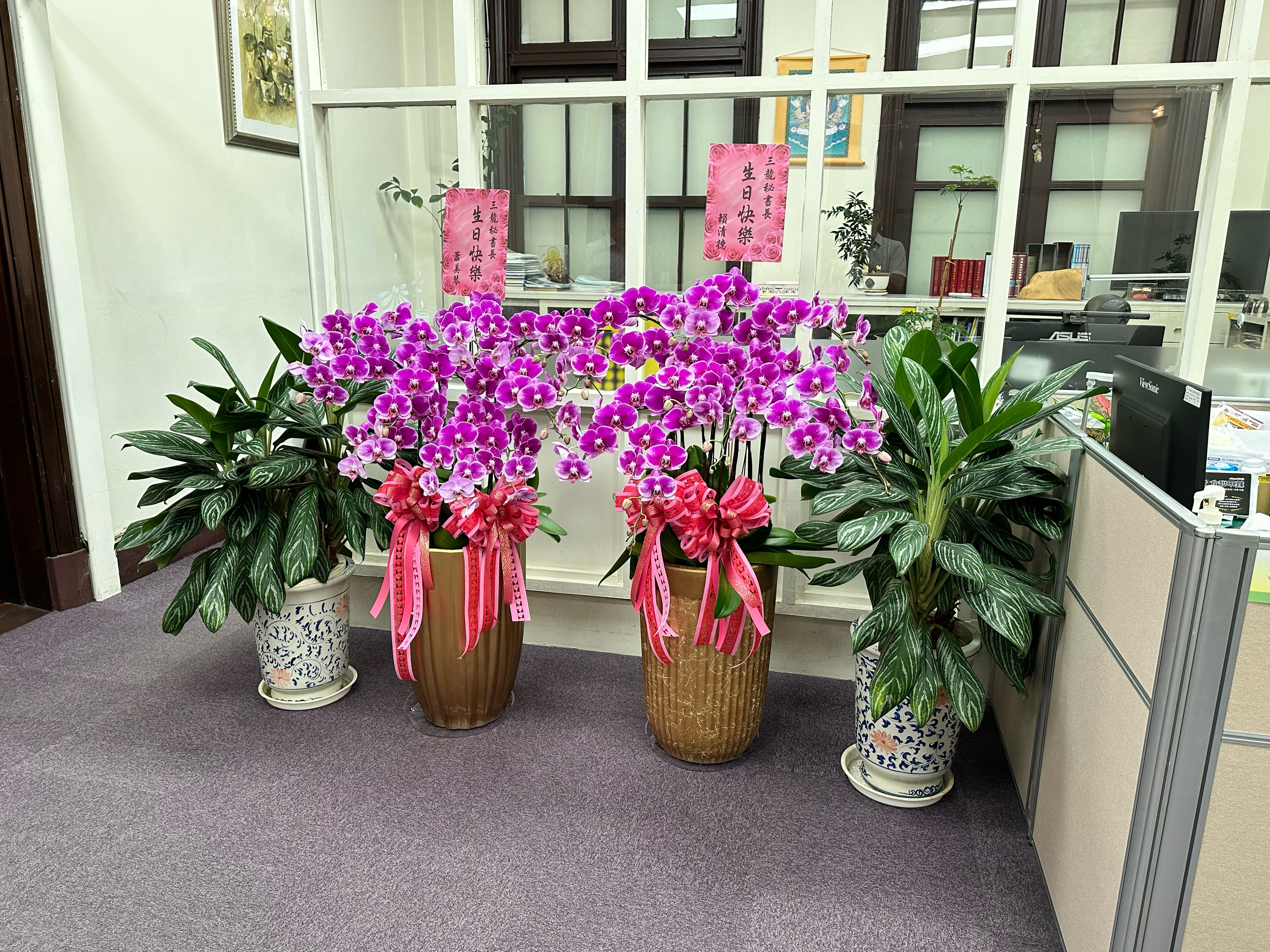 總統賴清德與副總統蕭美琴送花為吳三龍慶生。