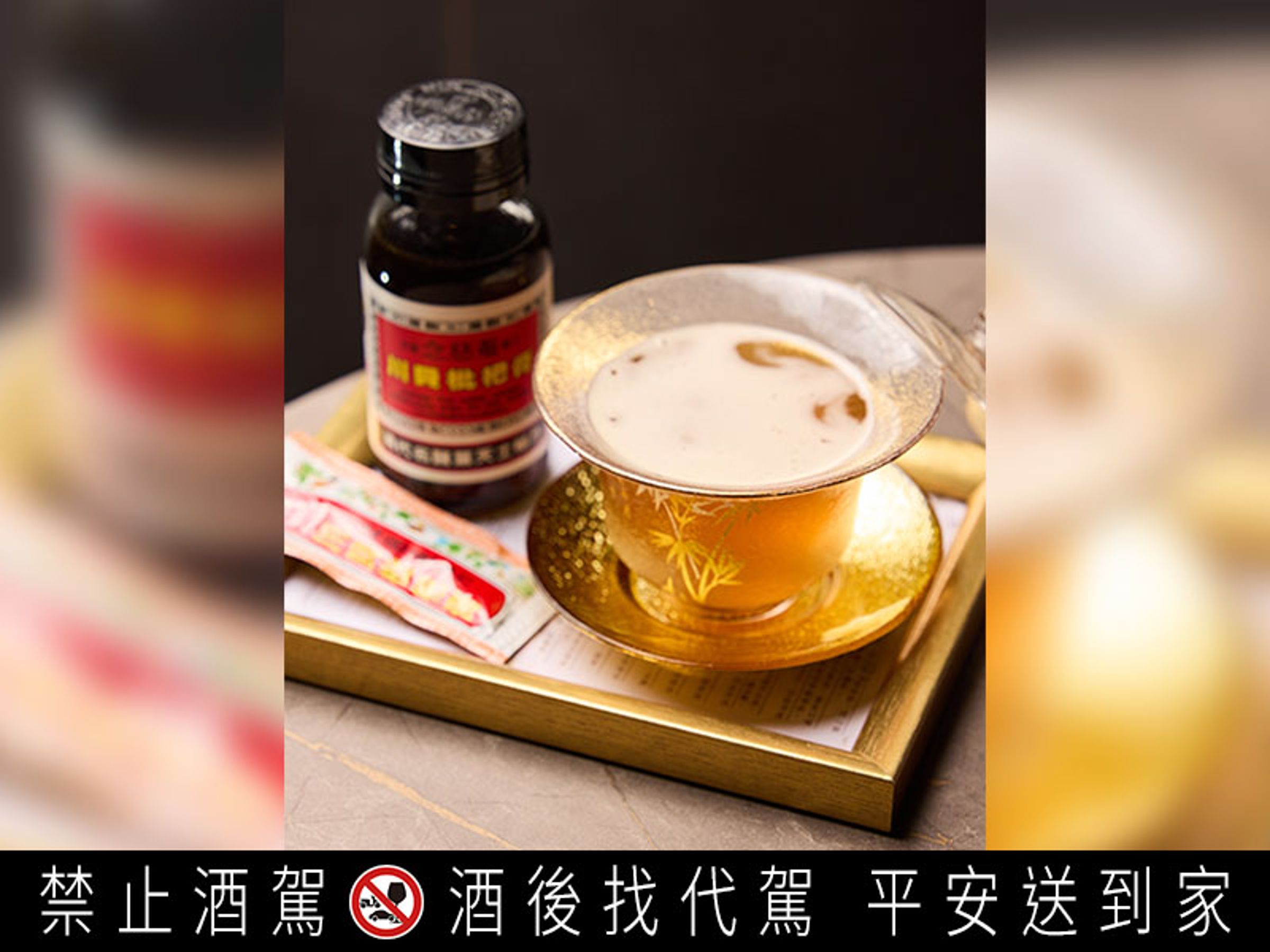 K歌之王，以鄰近旁邊錢櫃KTV為發想，將大家熟悉的枇杷膏與酒精完美結合，喝起來清爽又潤喉！