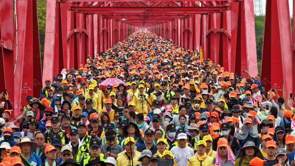 苗栗拱天宮白沙屯媽祖進香熱潮帶動周邊廟宇人氣，但也造成不少亂象。（翻攝自臉書白沙屯拱天宮）