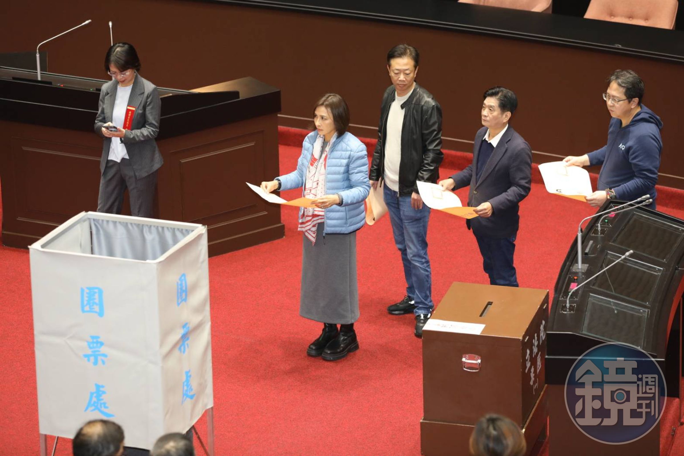 立法院就司法院大法官人事同意權案進行記名投票。