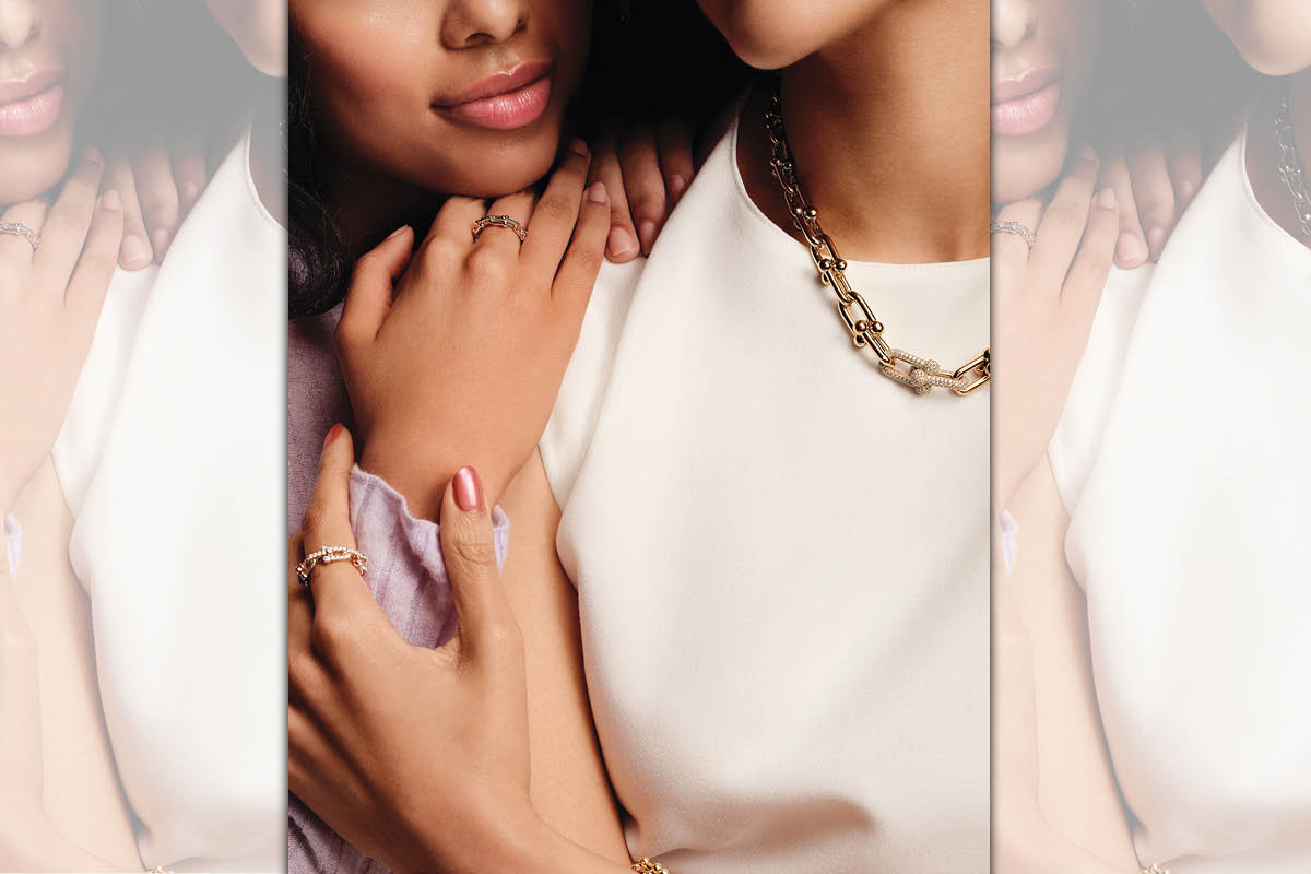 ↑	今生今世有妳相伴，真好。這份情意就交給用心挑選的珍品代為傾訴。Tiffany Hardwear系列。價格店洽