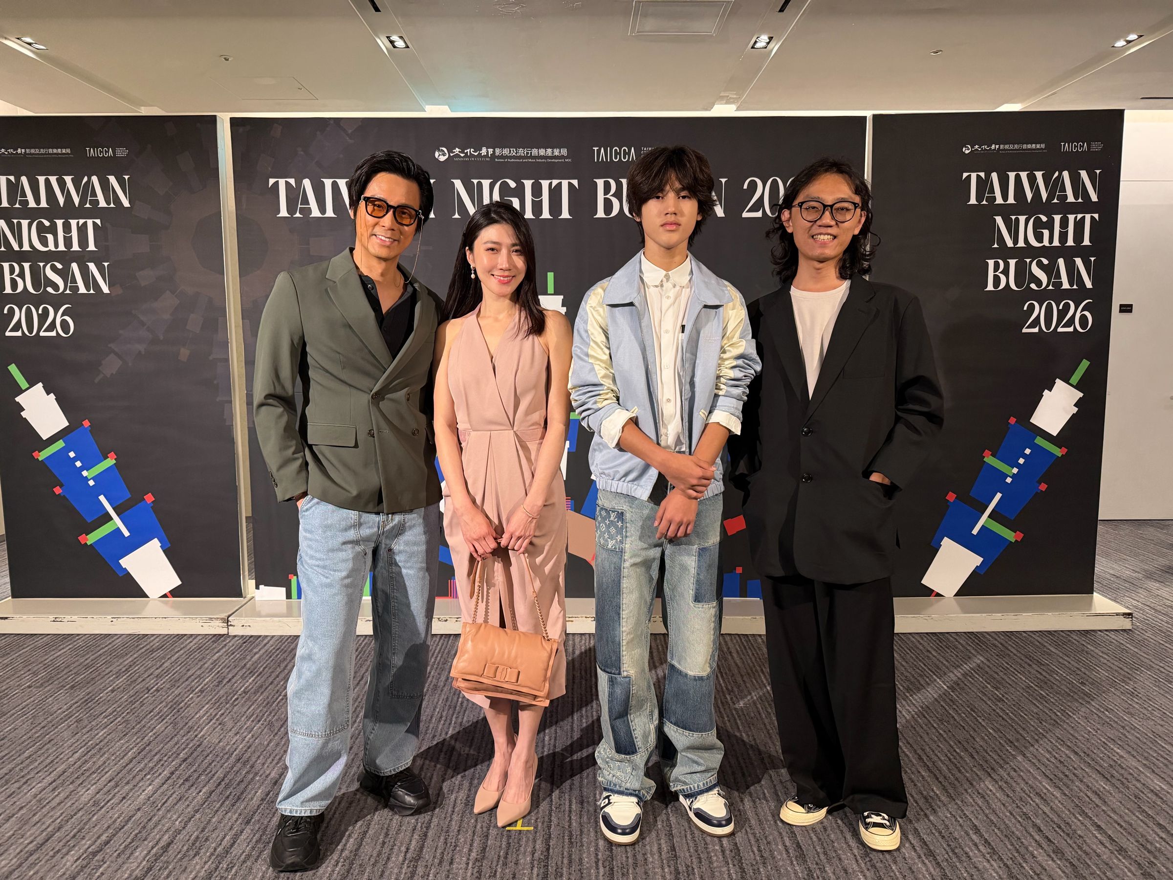 《日光》導演呂柏勳（右起）與主要演員王傑登、龎蕾馨及陳邦鋆出席釜山影展。（好威映象提供）