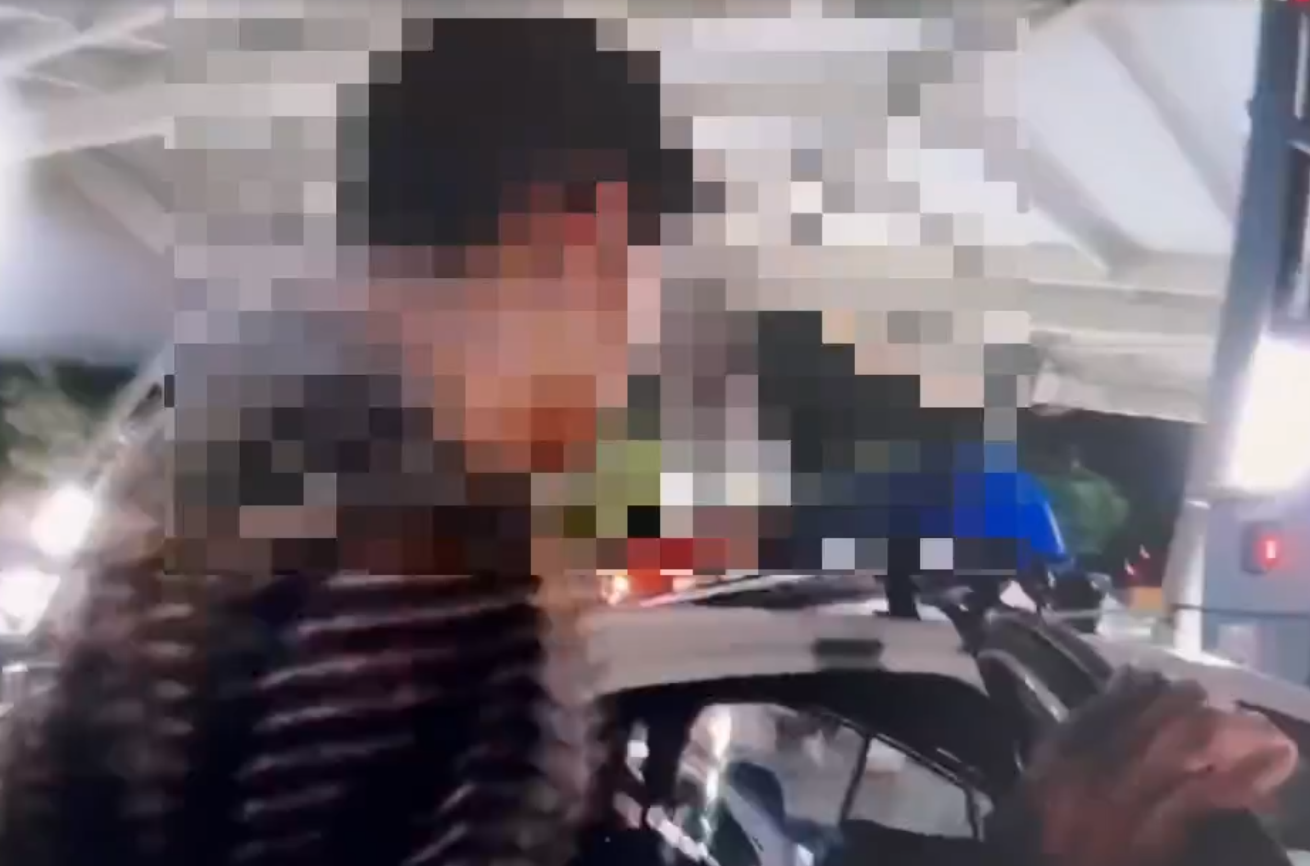 一名22歲的張姓男子今日凌晨酒醉噴灑滅火器，造成安管吸入粉末不適，被依傷害罪嫌送辦。（翻攝畫面）