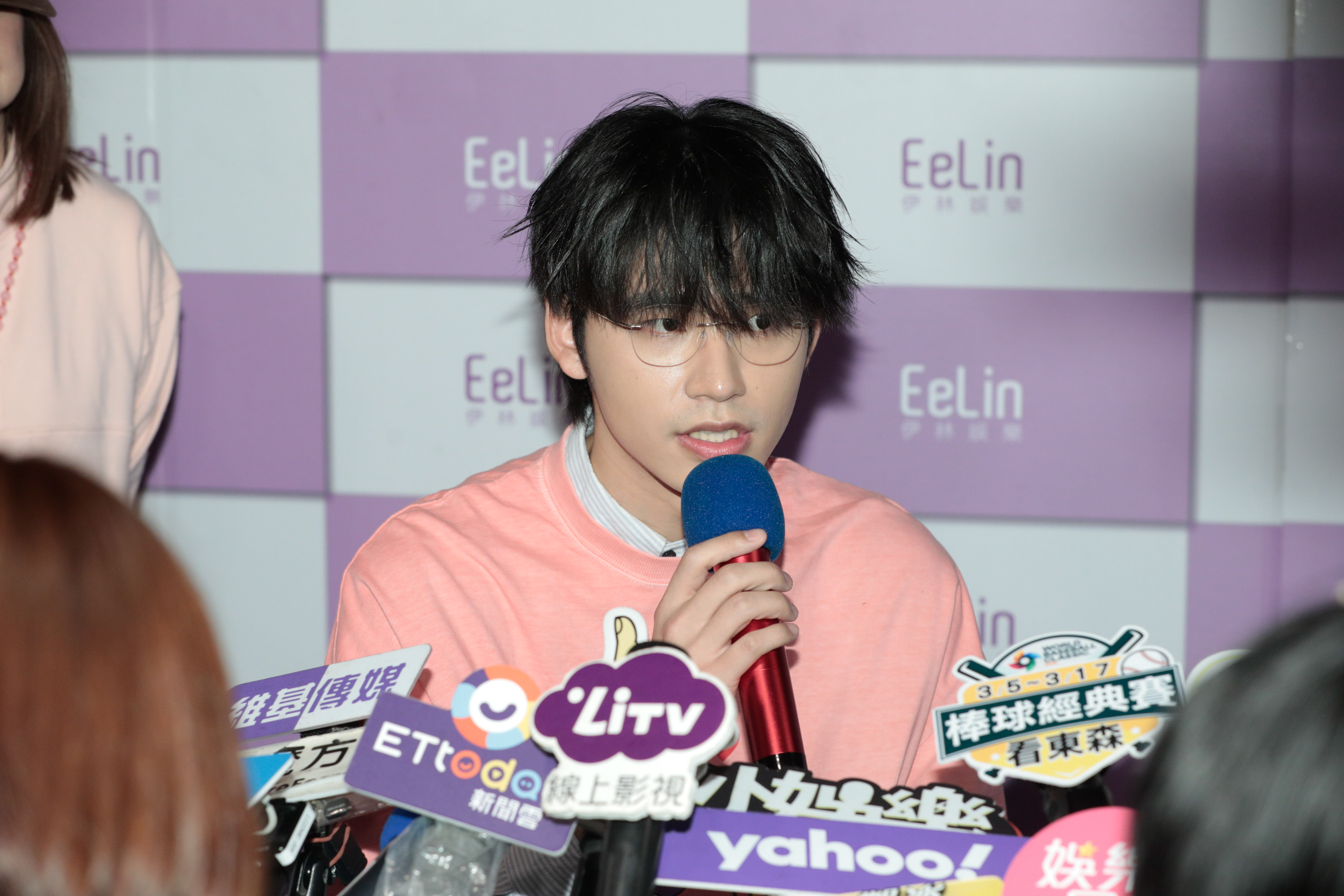 王品澔提到奶奶年前過世,家人氣氛低迷。