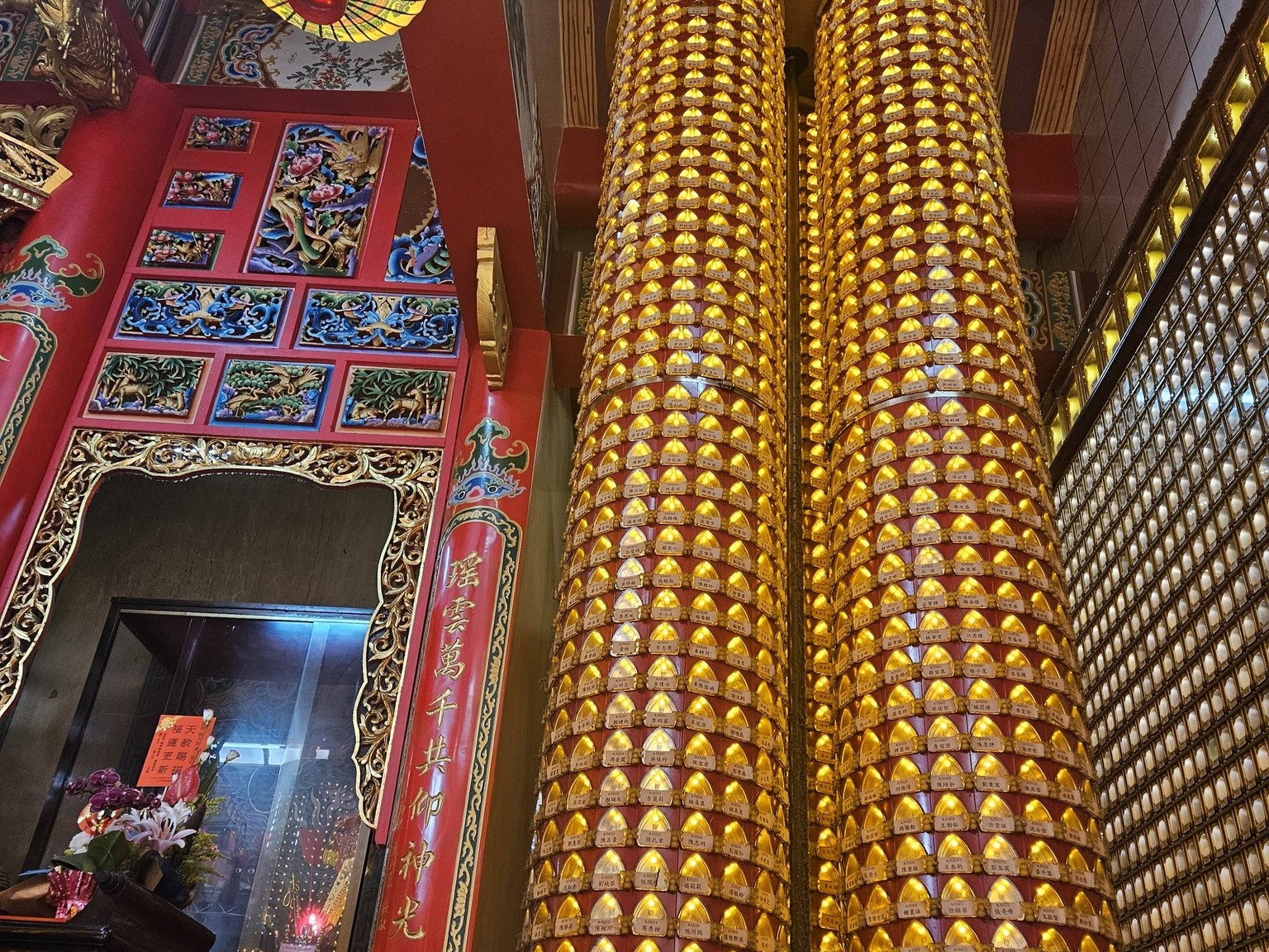 新年伊始，不少民眾會前往廟宇點光明燈，祈求新的一年平安順遂。（翻攝自臉書白沙屯拱天宮）