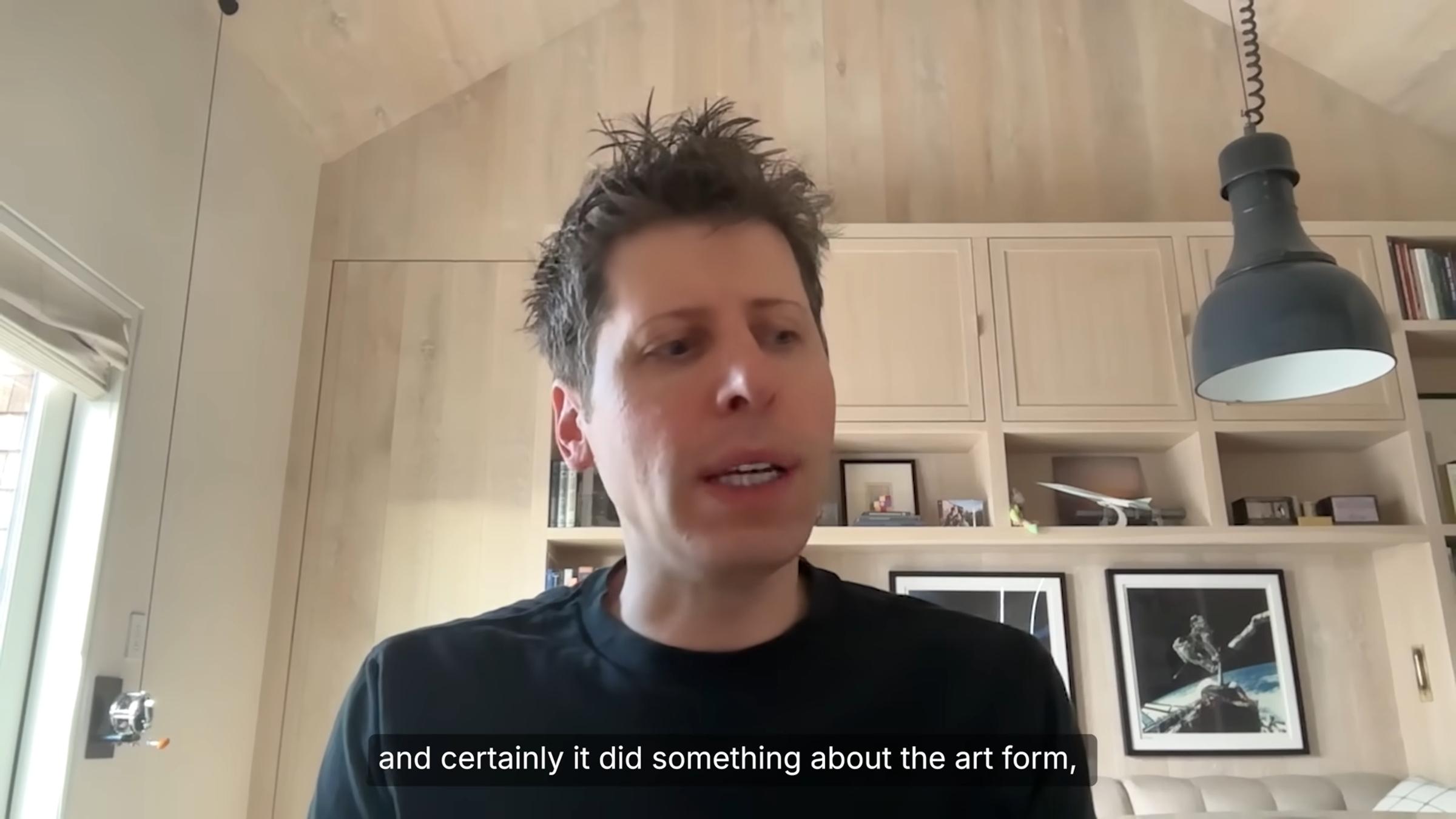 OpenAI執行長山姆.奧特曼(Sam Altman)近日受訪,分享大量用戶透過ChatGPT生成吉卜力風格圖像的看法。(翻攝YouTube頻道「 Varun Mayya」)