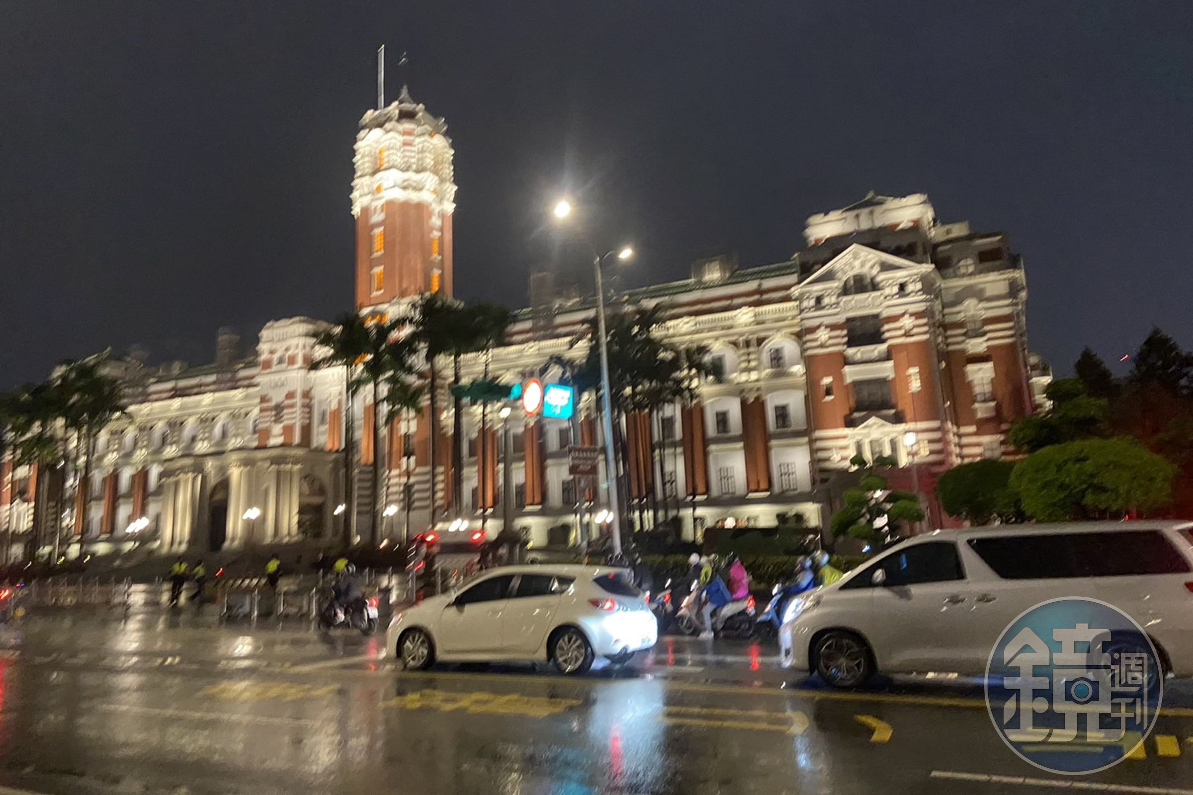 今晚總統府前驚傳槍響，一名站哨憲兵疑似心緒不穩舉槍自盡。