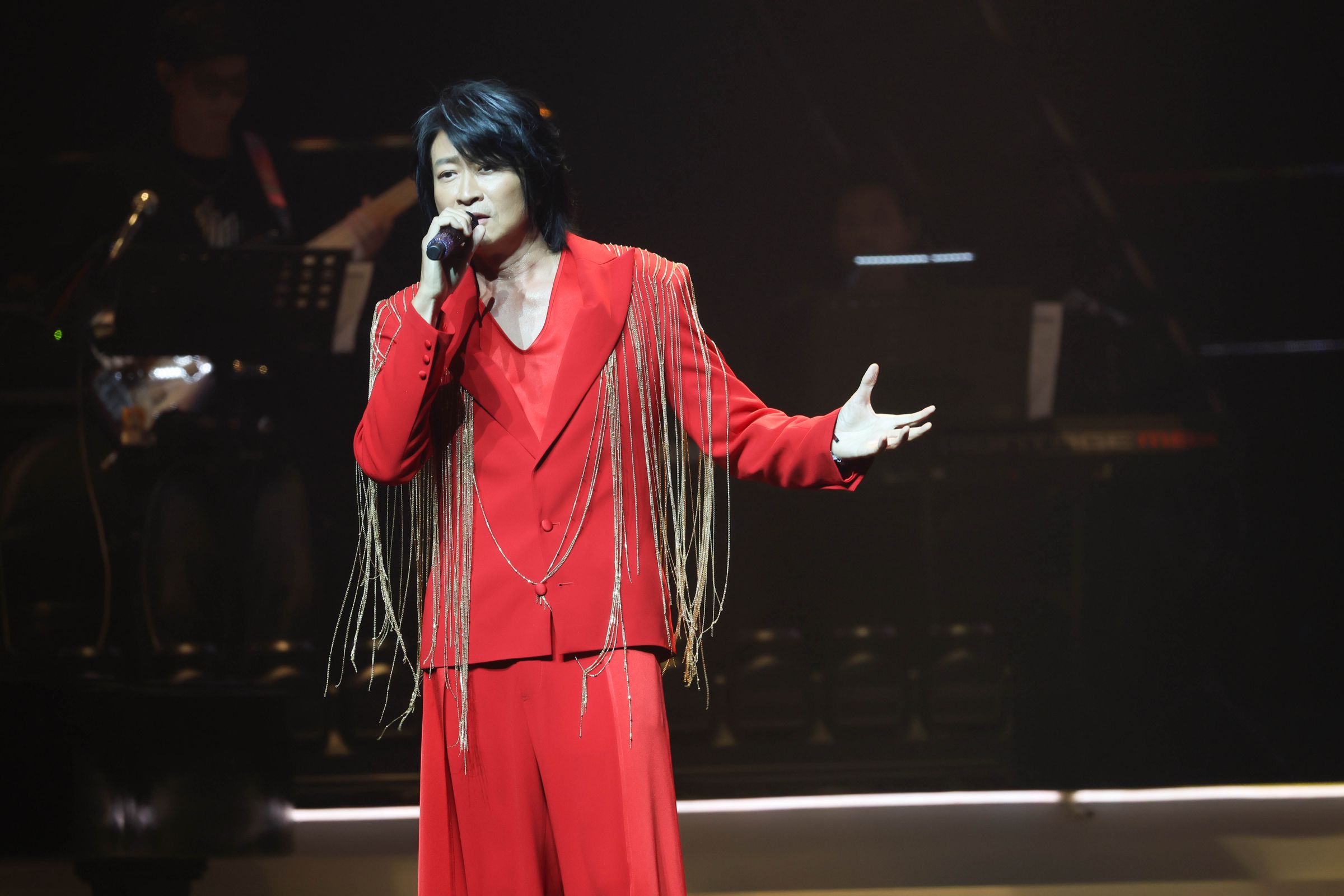 睽違18年，游鴻明舉辦《敵不過想念》演唱會。（寬宏藝術提供）