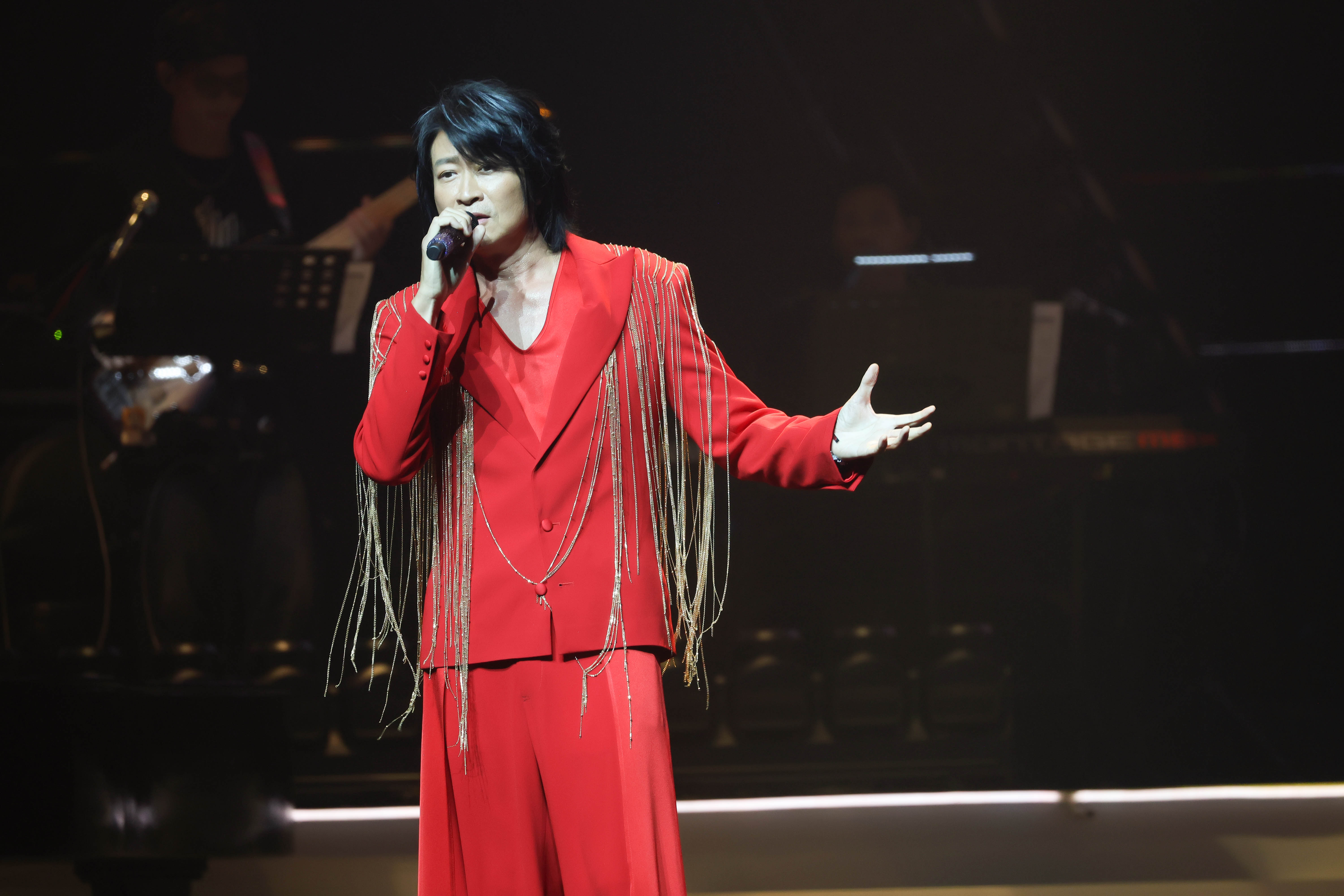 睽違18年，游鴻明舉辦《敵不過想念》演唱會。（寬宏藝術提供）