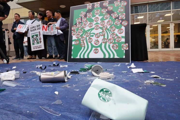 星巴克在5月18日光州民主化運動紀念日推出促銷,引發南韓社會強烈反彈。(翻攝自Yonhap News)