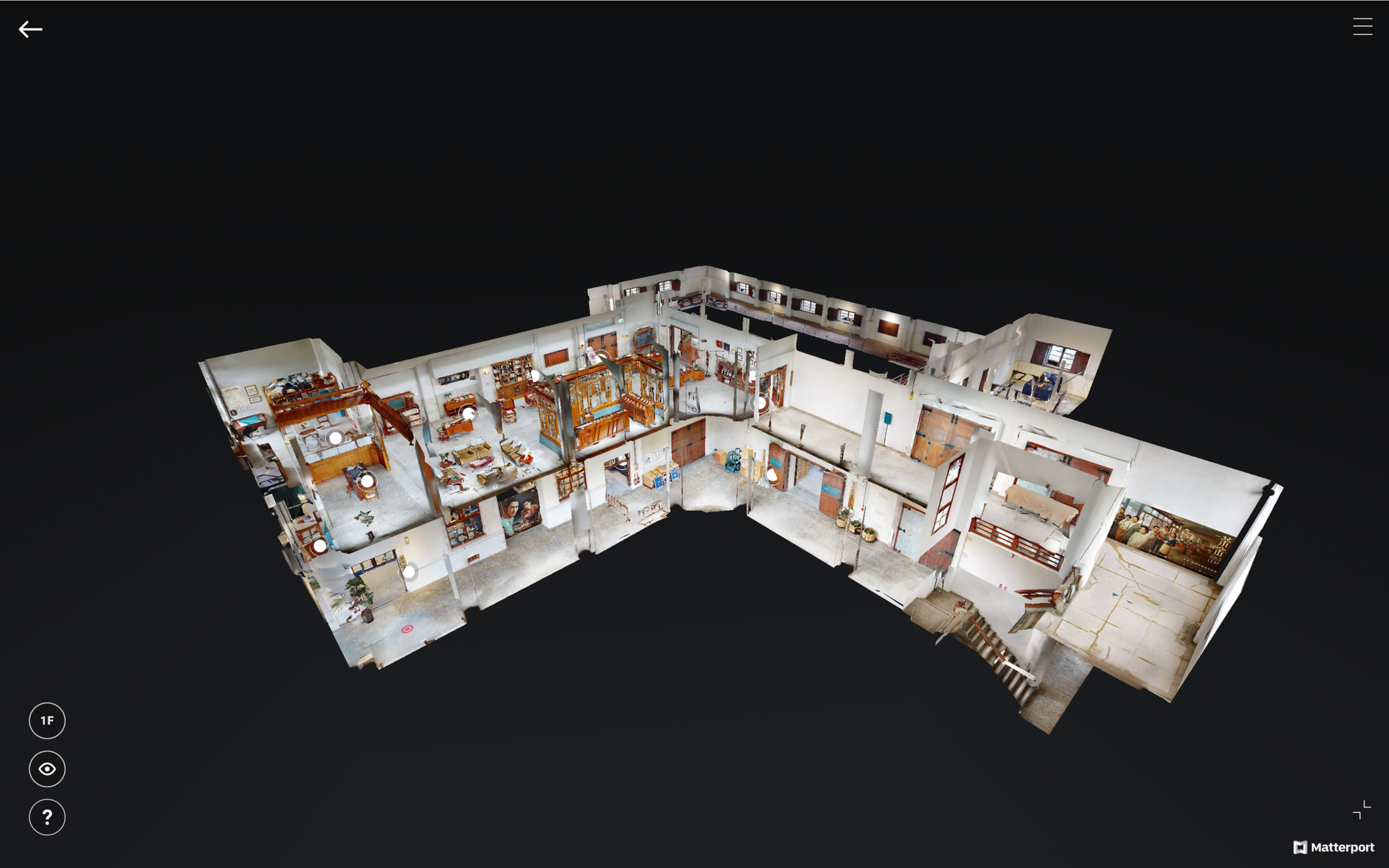 觀眾透過平台可看到展場的3D模型屋,清楚知道自己的所在位置。(ARTOGO提供)
