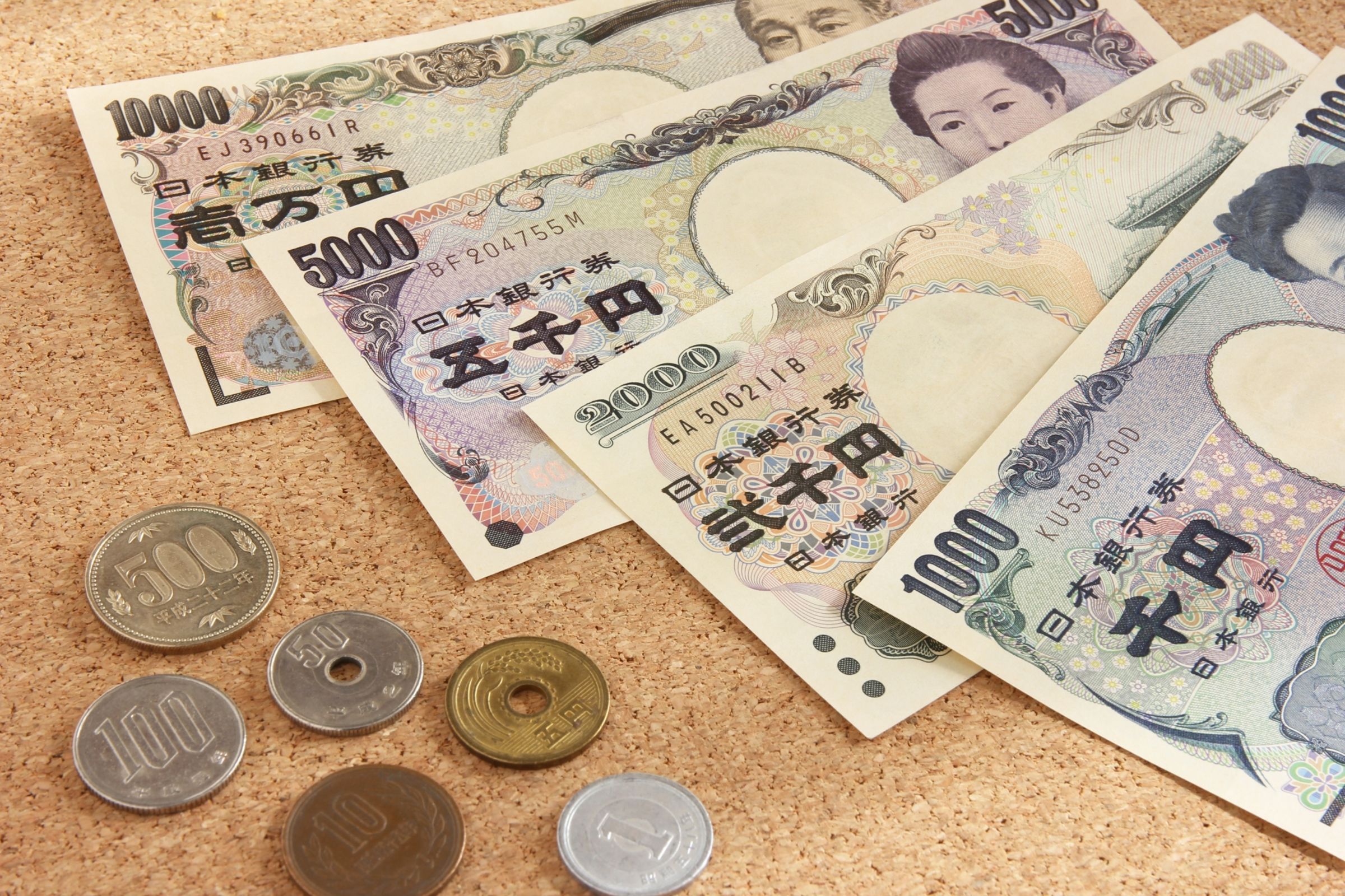 本月11日於東京銀座舉行的拍賣會中,一張2000日圓紙鈔以12萬日圓的高價成交。(翻攝自photo-ac)