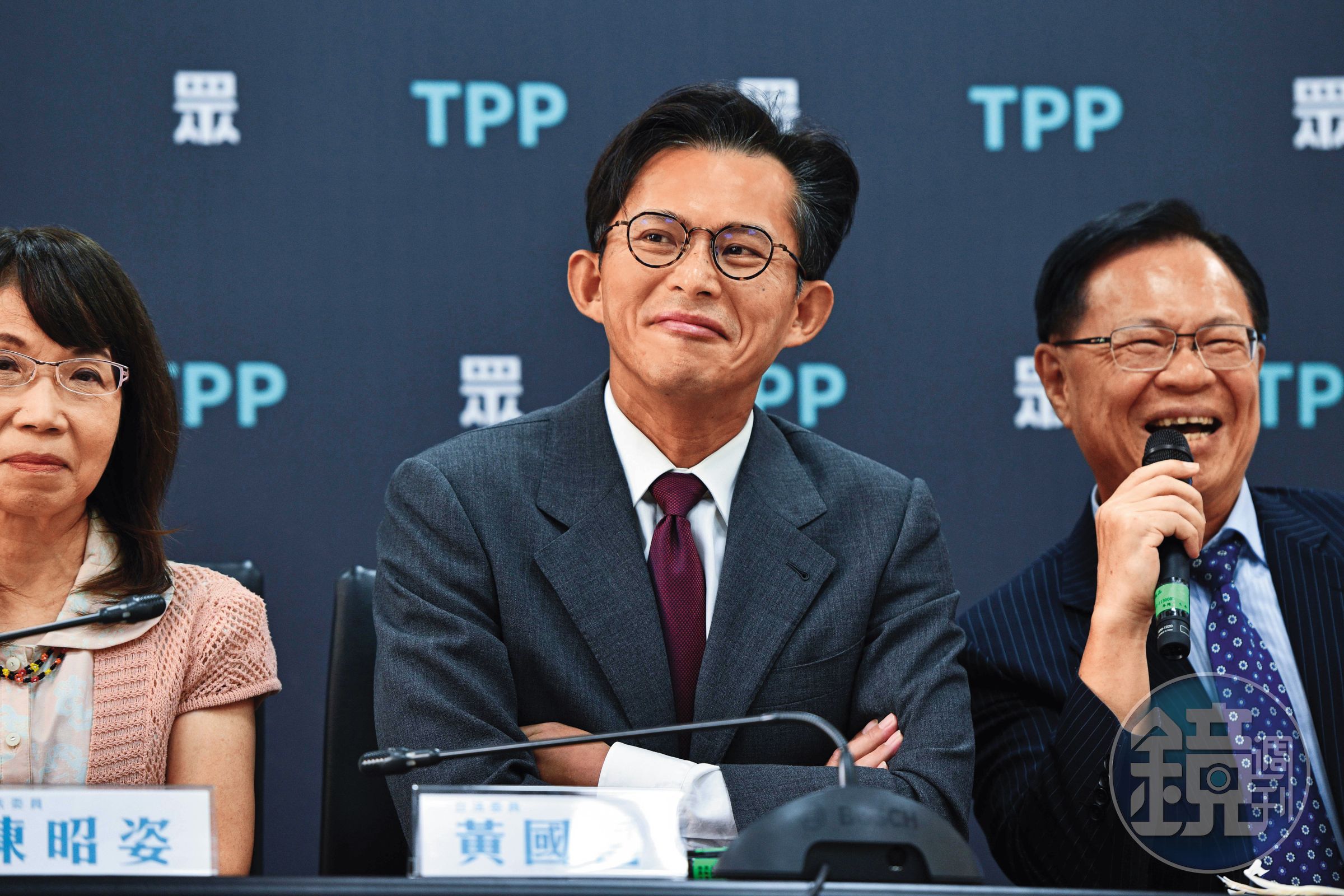 黃國昌聲稱組狗仔集團是為了揭弊且未收取費用，現卻被爆在四處兜售偷拍照。（鏡報李智為）