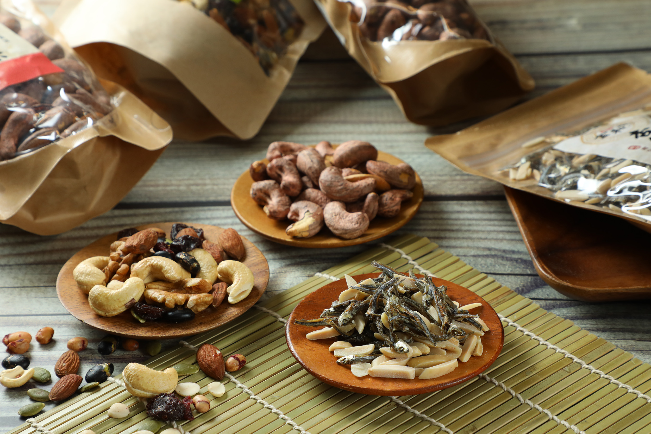 嘉義老字號五穀雜糧行「金和泰」擁有多款熱賣商品，也是辦年貨補齊零嘴的最佳去處。