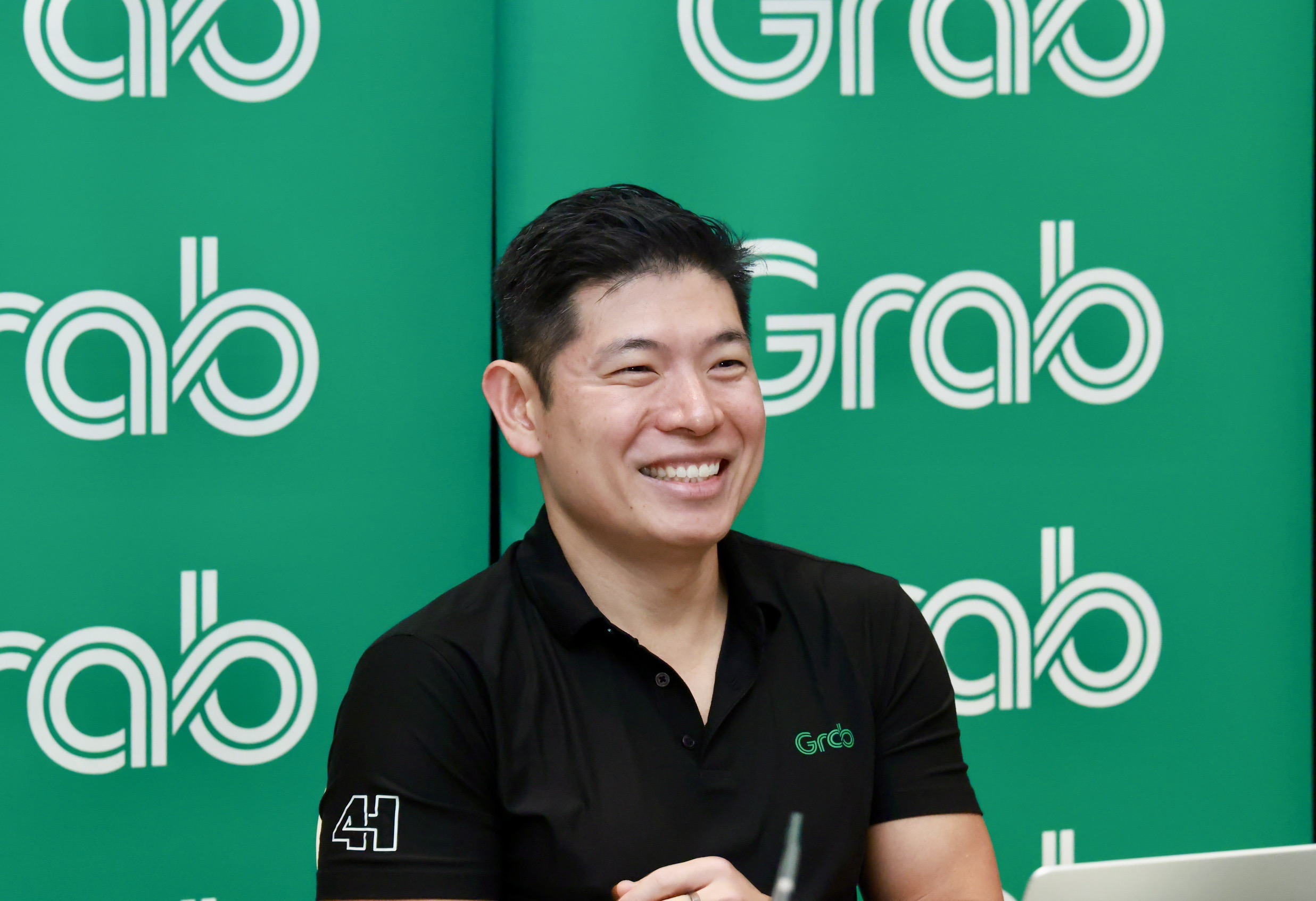 Grab共同創辦人暨執行長陳炳耀今(12)早接受媒體訪問,時間點剛好撞上外送專法引發的薪資計算話題。