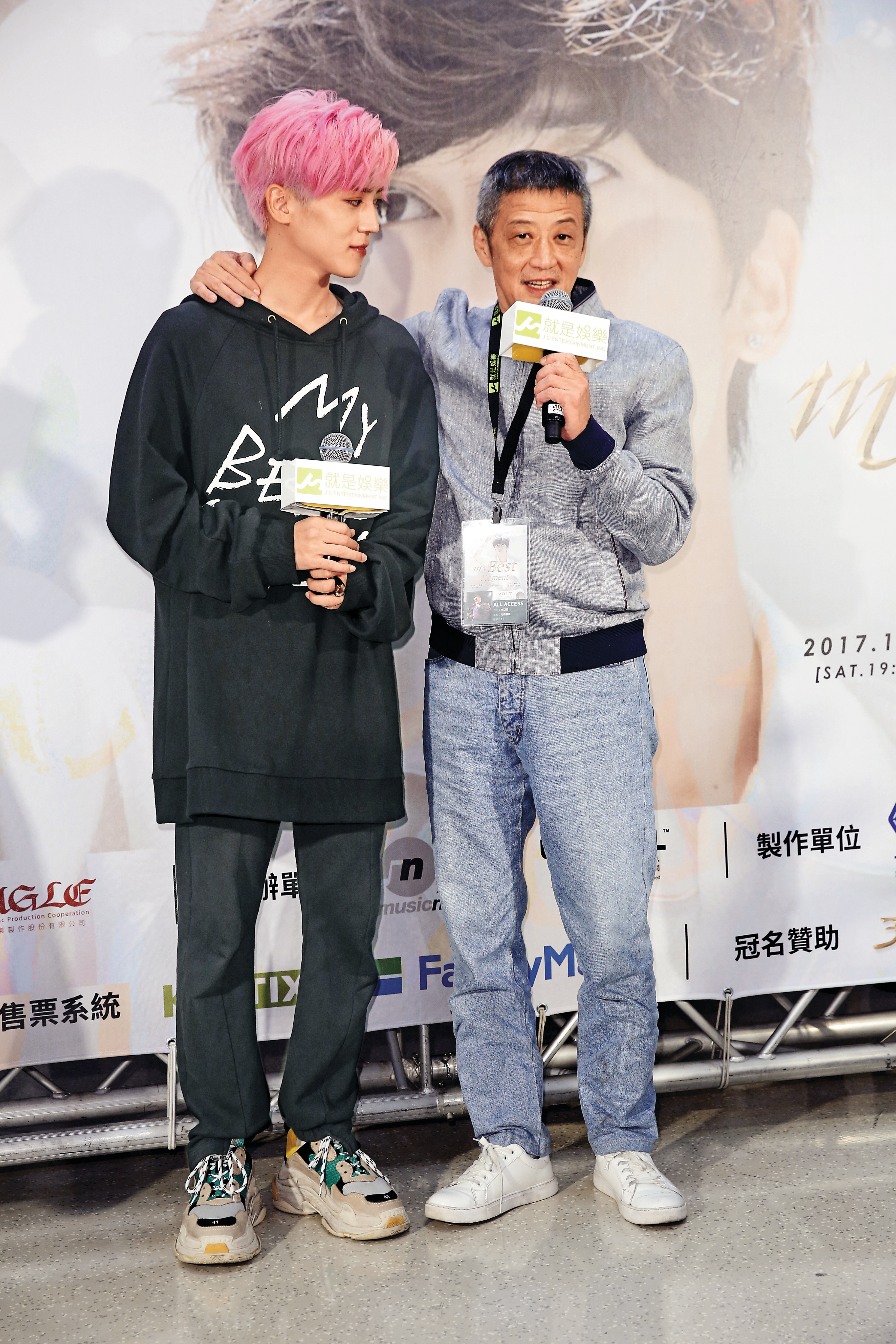畢書盡(左)曾視李亞明(右)為親生父親,沒想到一離開他旗下,隨即遭翻臉提告。