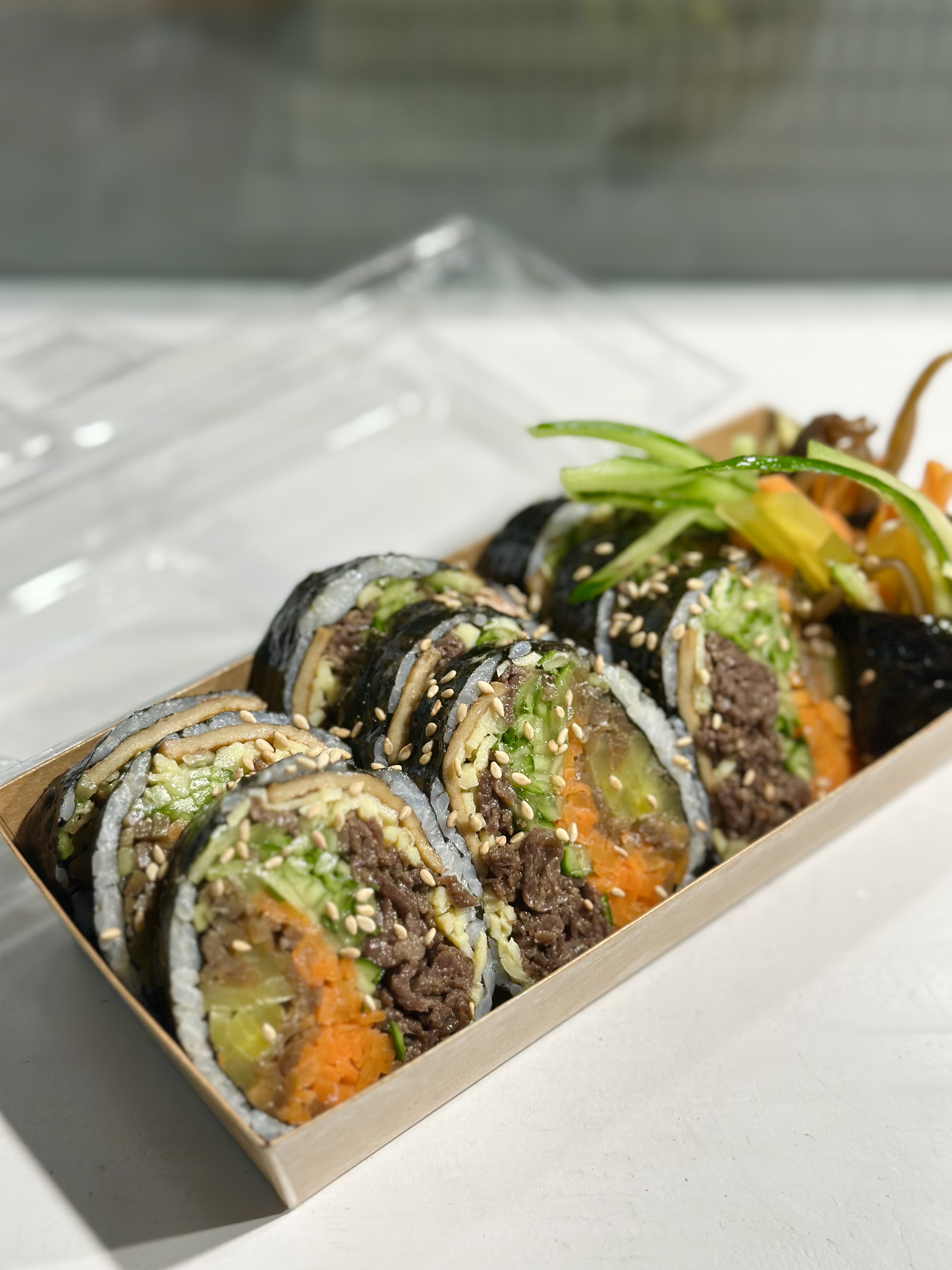 「牛肉飯捲」肉量充足,還有許多蔬菜,變化不同口感與香氣。(190元/份)