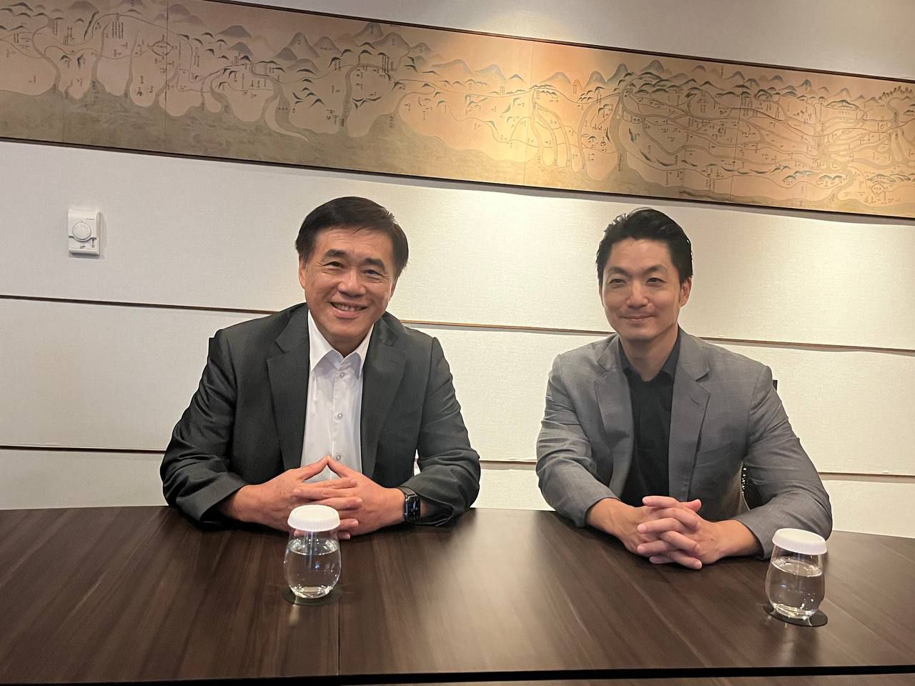 蔣萬安和郝龍斌在國民黨主席改選前會面，蔣萬安說郝龍斌是穩健務實合適的黨主席人選。（翻攝自郝龍斌臉書）