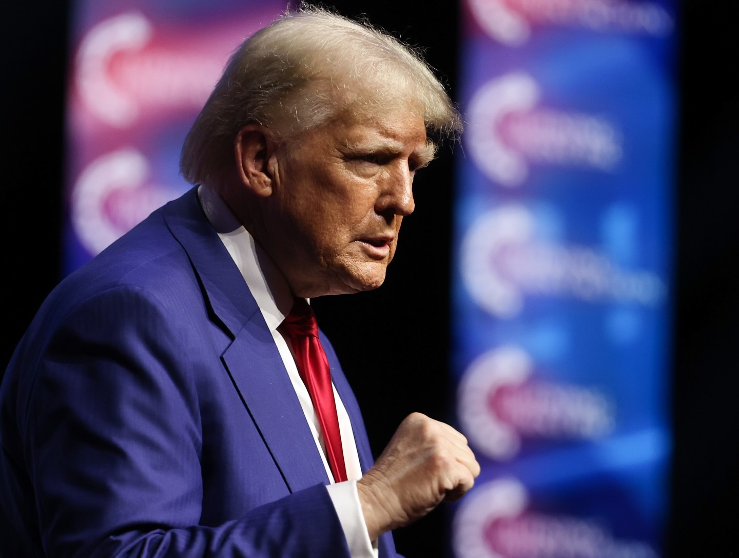 川普面臨的相關刑事訴訟都將因為他重新當上總統而暫停。（翻攝自臉書）