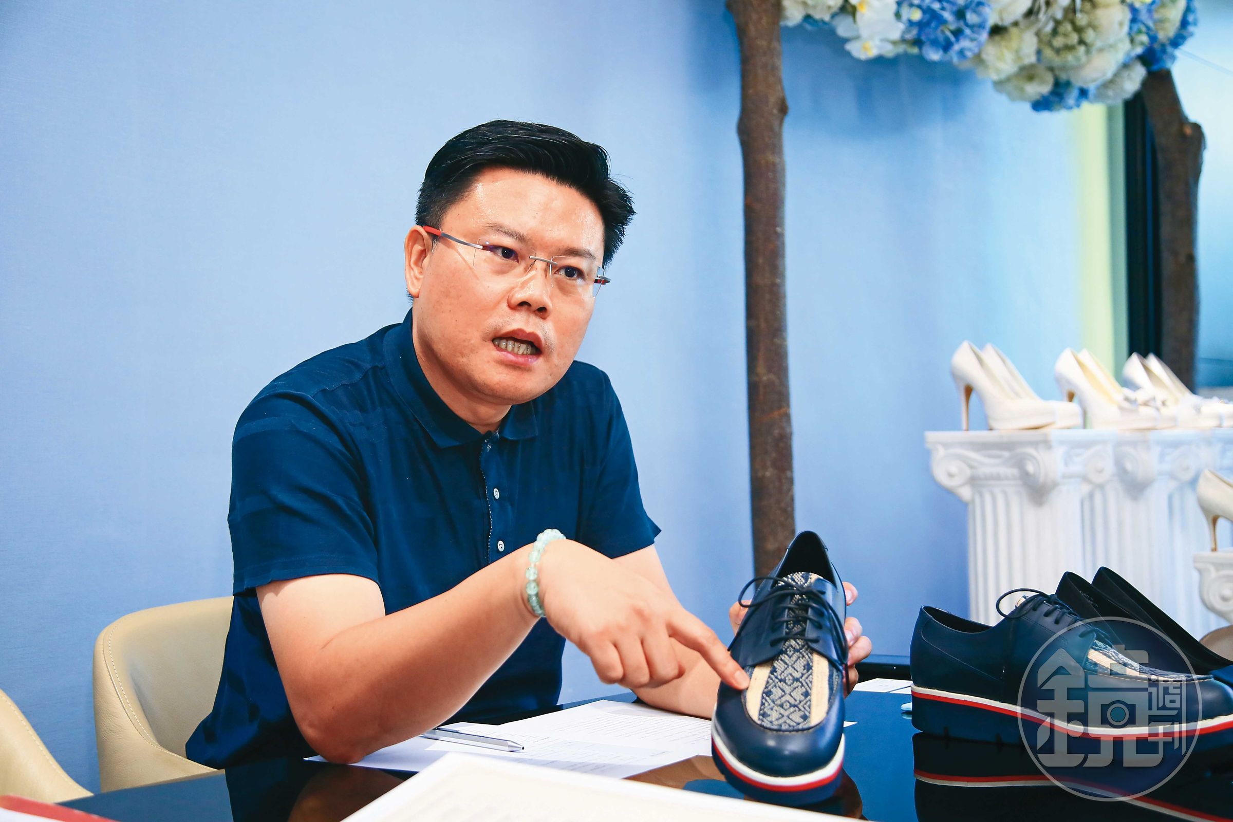 林義順坦言做奧運鞋不簡單，將沒有彈性的天然材香蕉紗與皮革針車在一起，其實很容易斷。