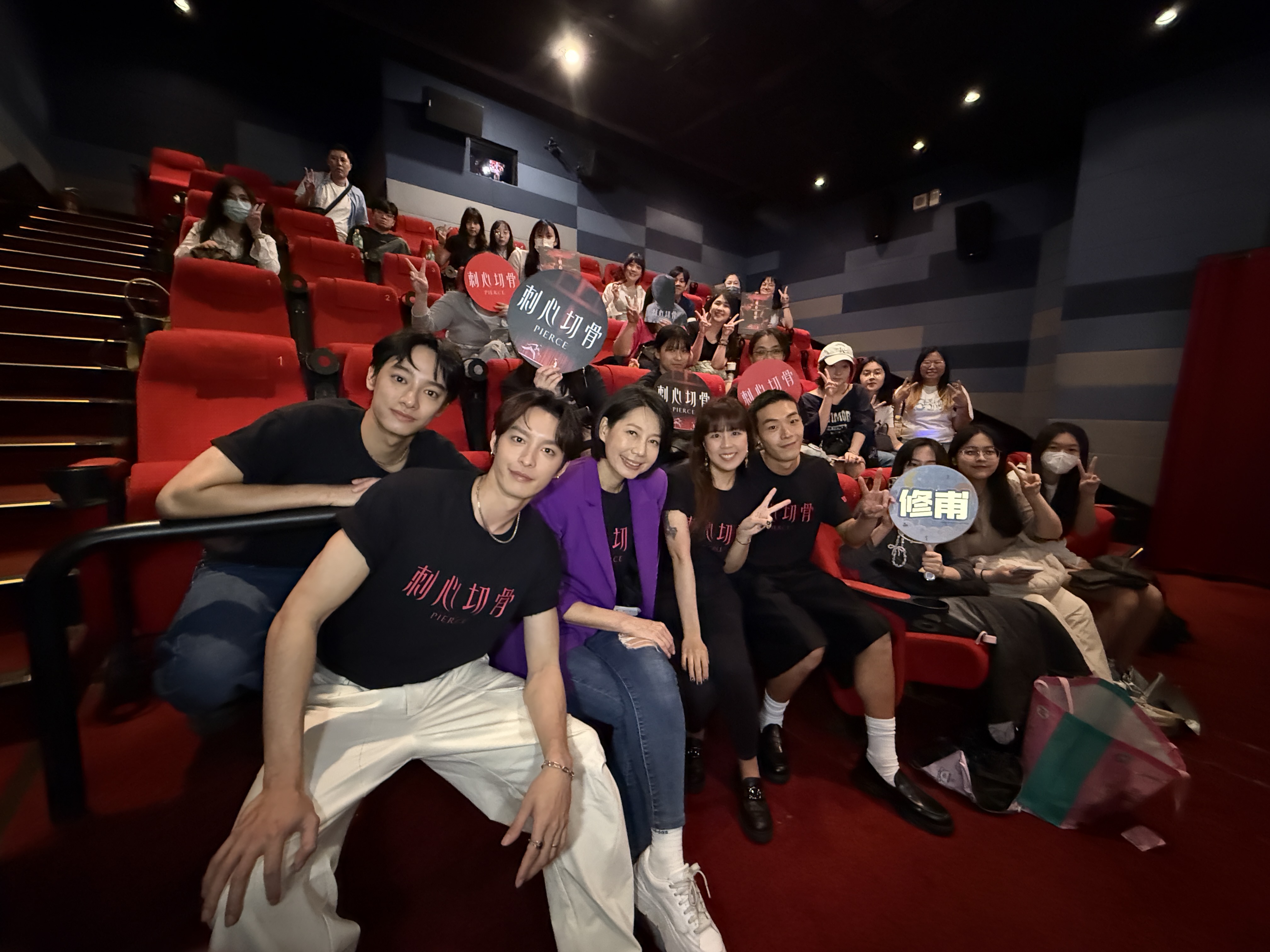 《刺心切骨》導演劉慧伶率主演劉修甫、曹佑寧、丁寧及牧森在北台灣及台中多間影城舉辦見面會，回應觀眾提問。（前景娛樂、劇匯文創提供）