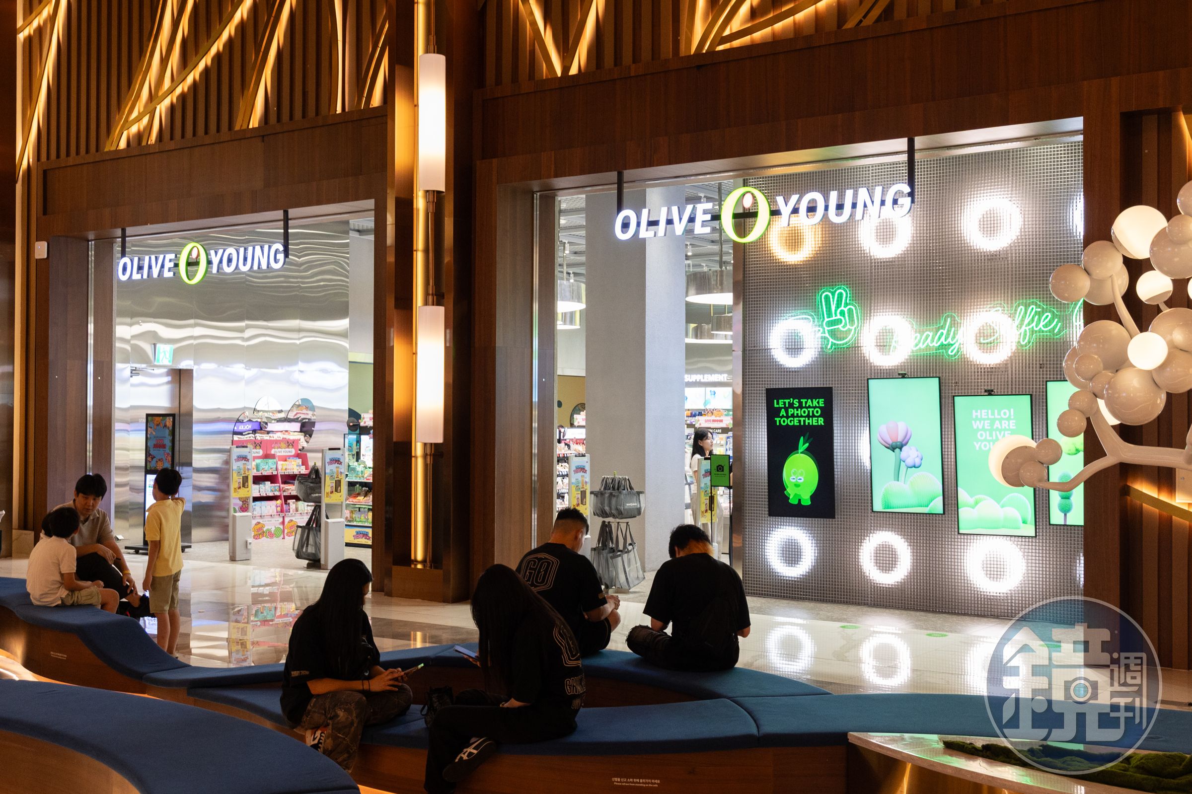 在韓國國民藥妝店「Olive Young」大採購，滿額可以直接退稅。