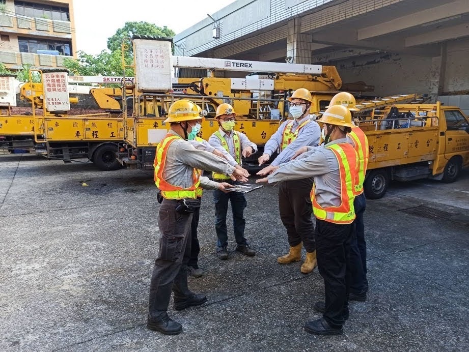 小犬颱風來襲，台電全力戒備嚴防強風豪雨可能帶來的災害，全台總計已逾7千人次進行防颱整備作業。（台電提供）