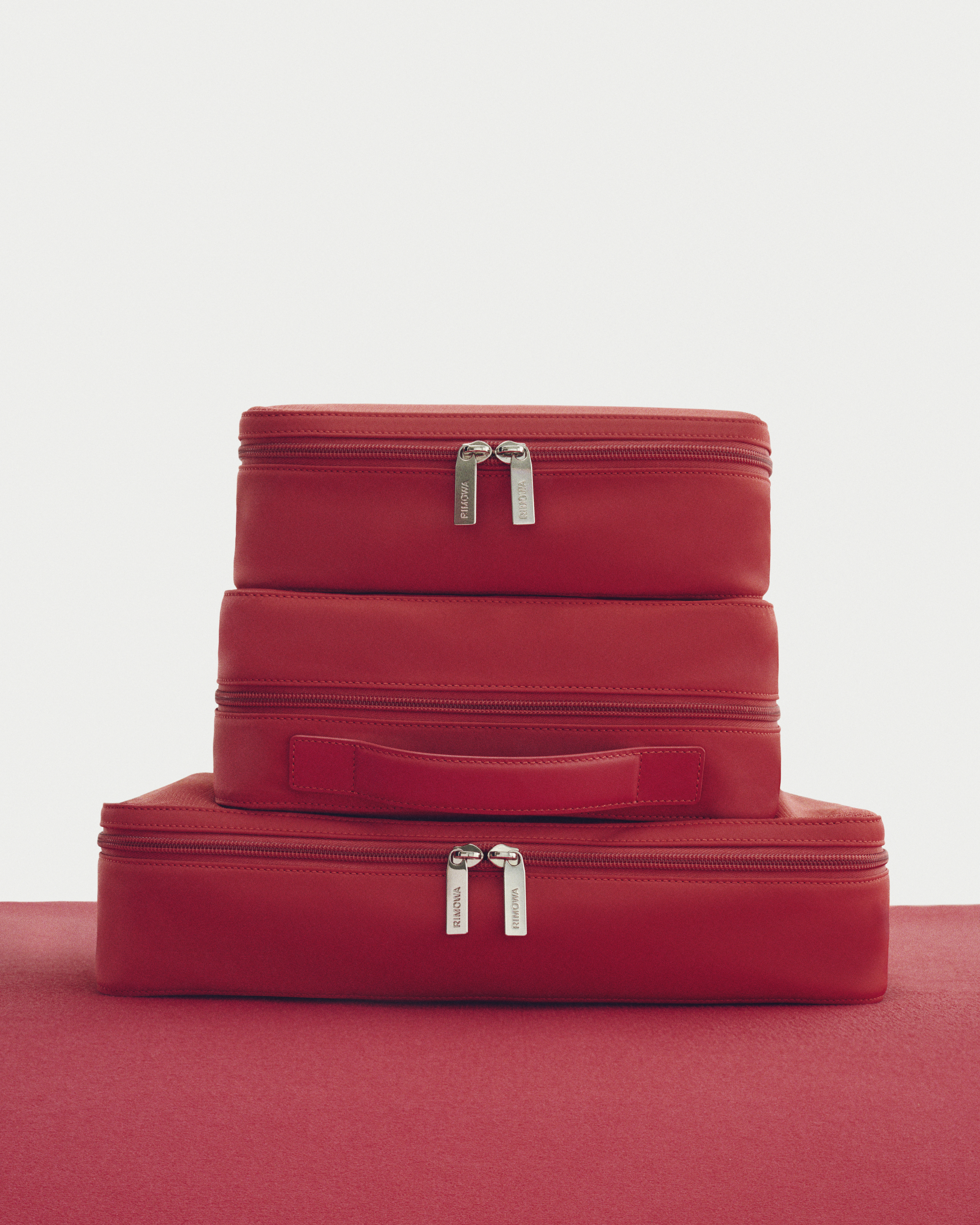 Granada石榴紅Packing Cube 收納包。（上至下）Small／NT$3,700、Medium／NT$4,100、Large／NT$4,500（美之心提供）