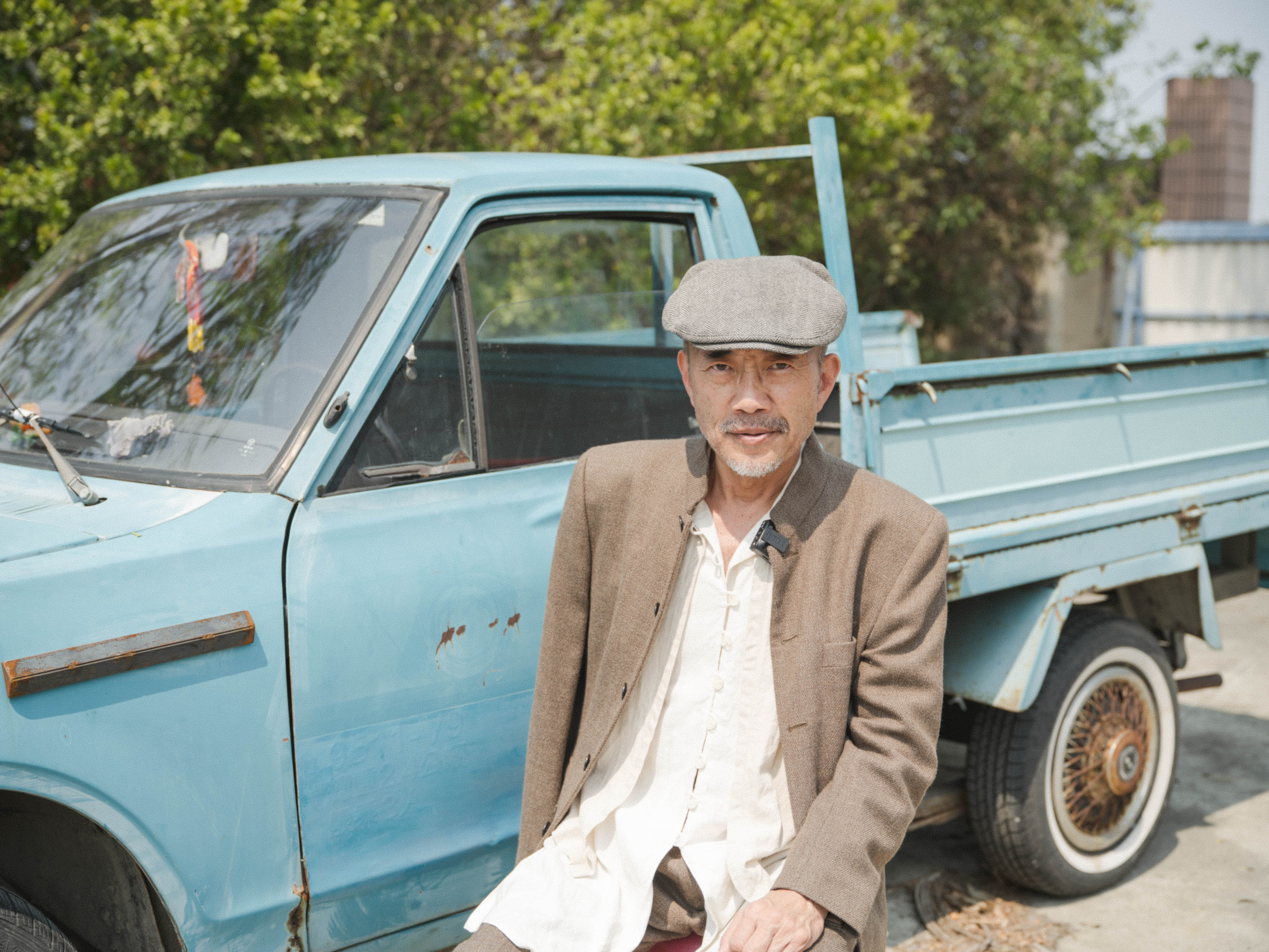 竹中直人為電影《雨中的慾情》接受台媒視訊訪問，提起到嘉義山上拍戲，開車的司機狂飆讓他印象深刻，「好在我的三半規管很好，不會暈車。」（光年映畫提供）