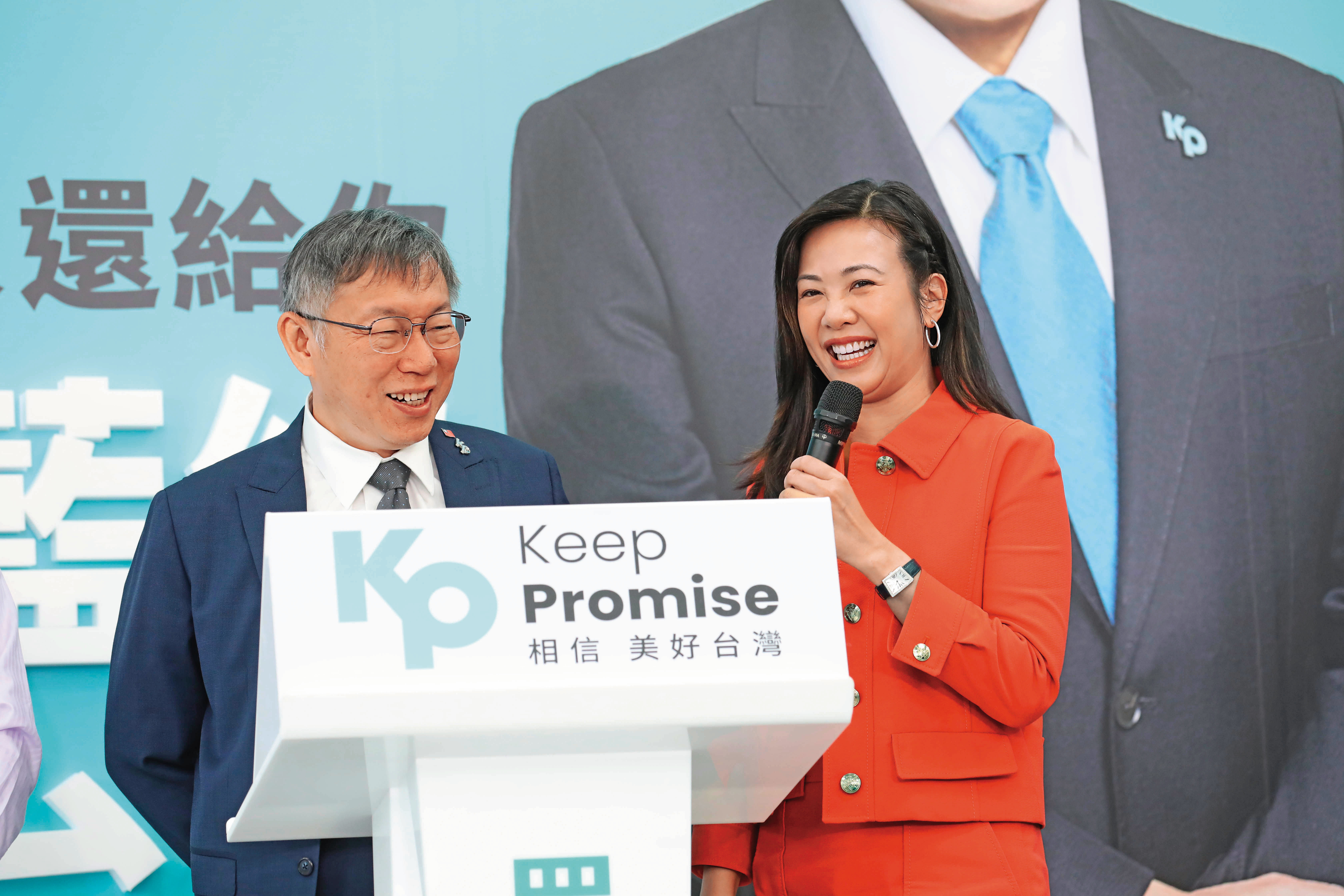 柯文哲(左)競選總統時的副手搭檔吳欣盈(右)出身新光集團,與北士科弊案是否有所關聯,成為外界矚目焦點。
