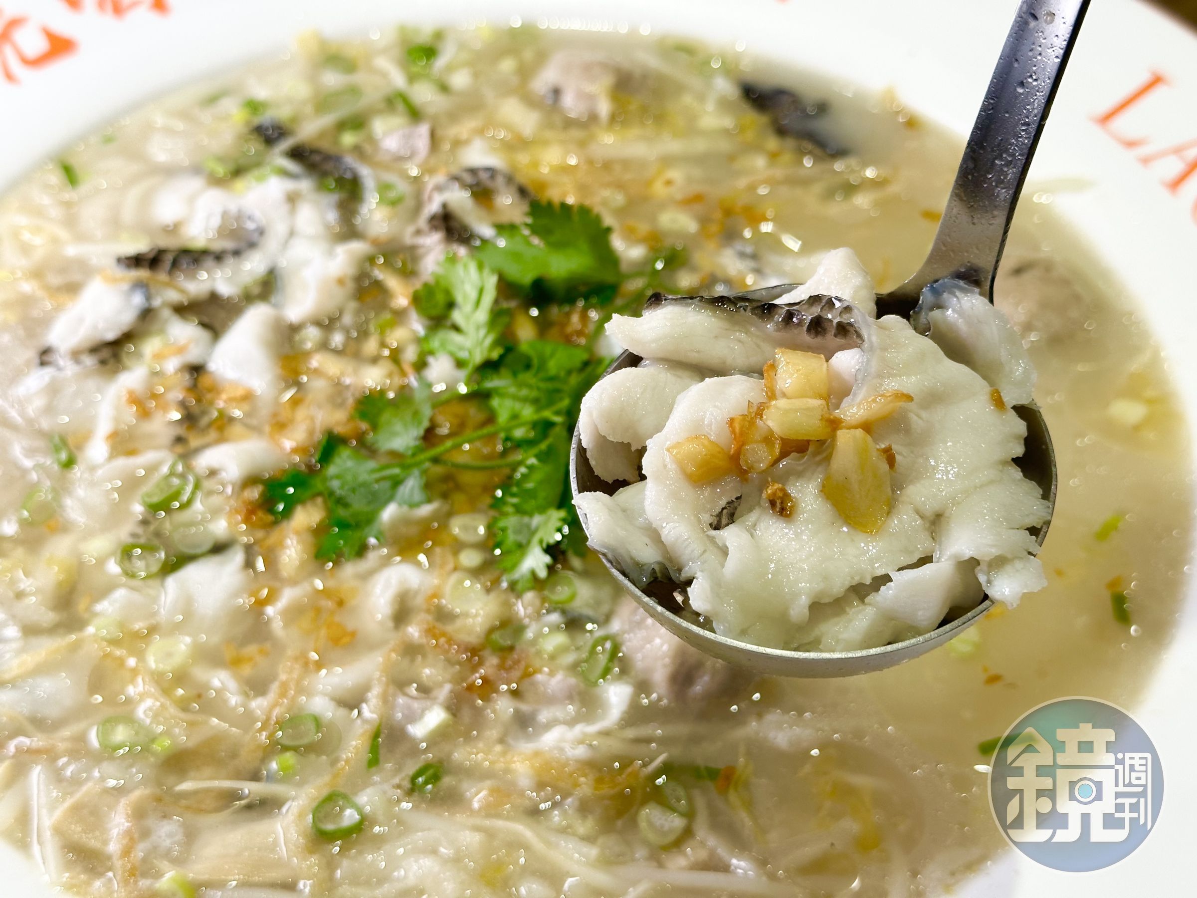 「白湯酸菜魚」以酸、甜、麻的滋味為主,適合不敢吃辣的人。(818元/份)