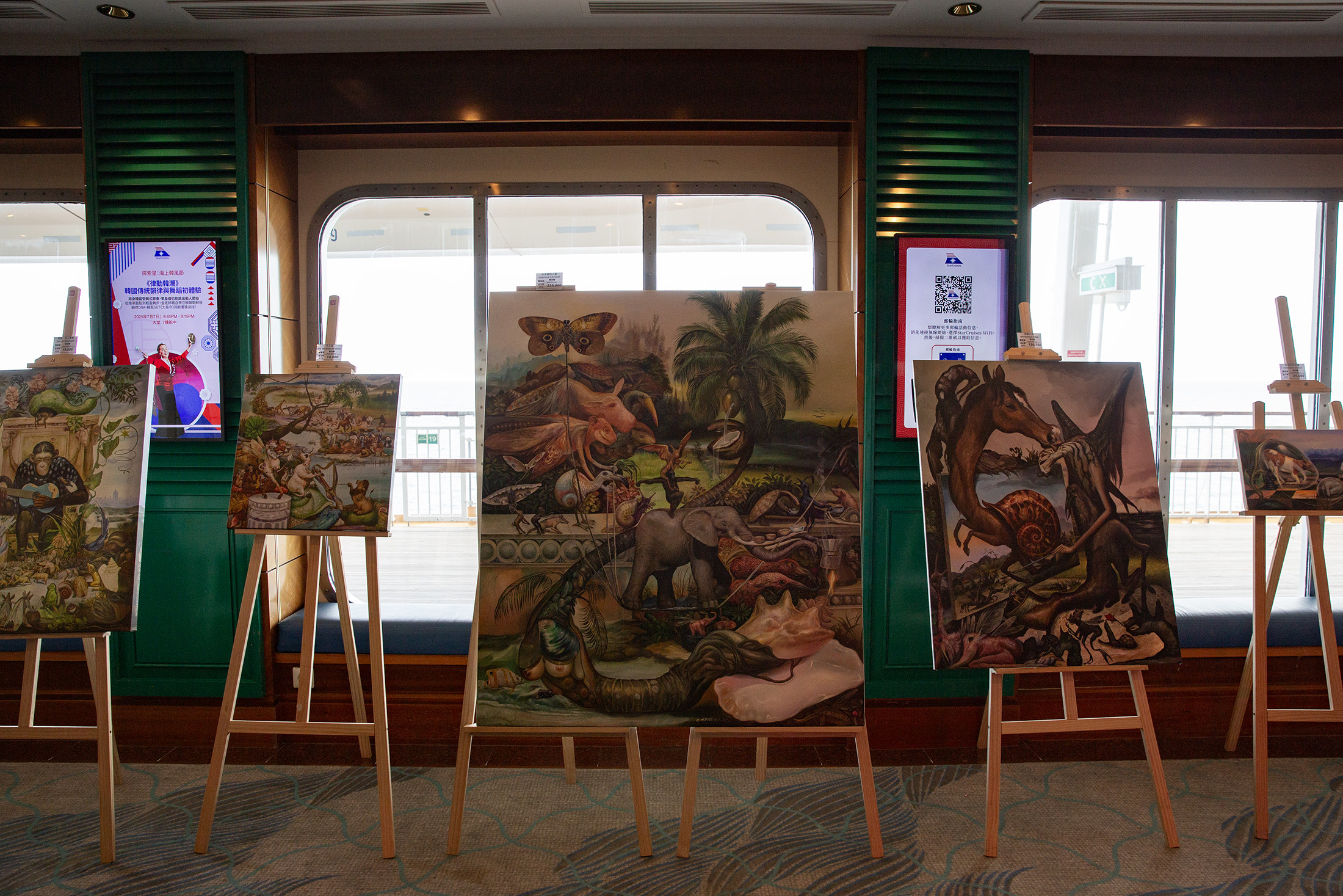 透過「海上收藏家推薦展」,旅客能在郵輪上與藝術家近距離交流。