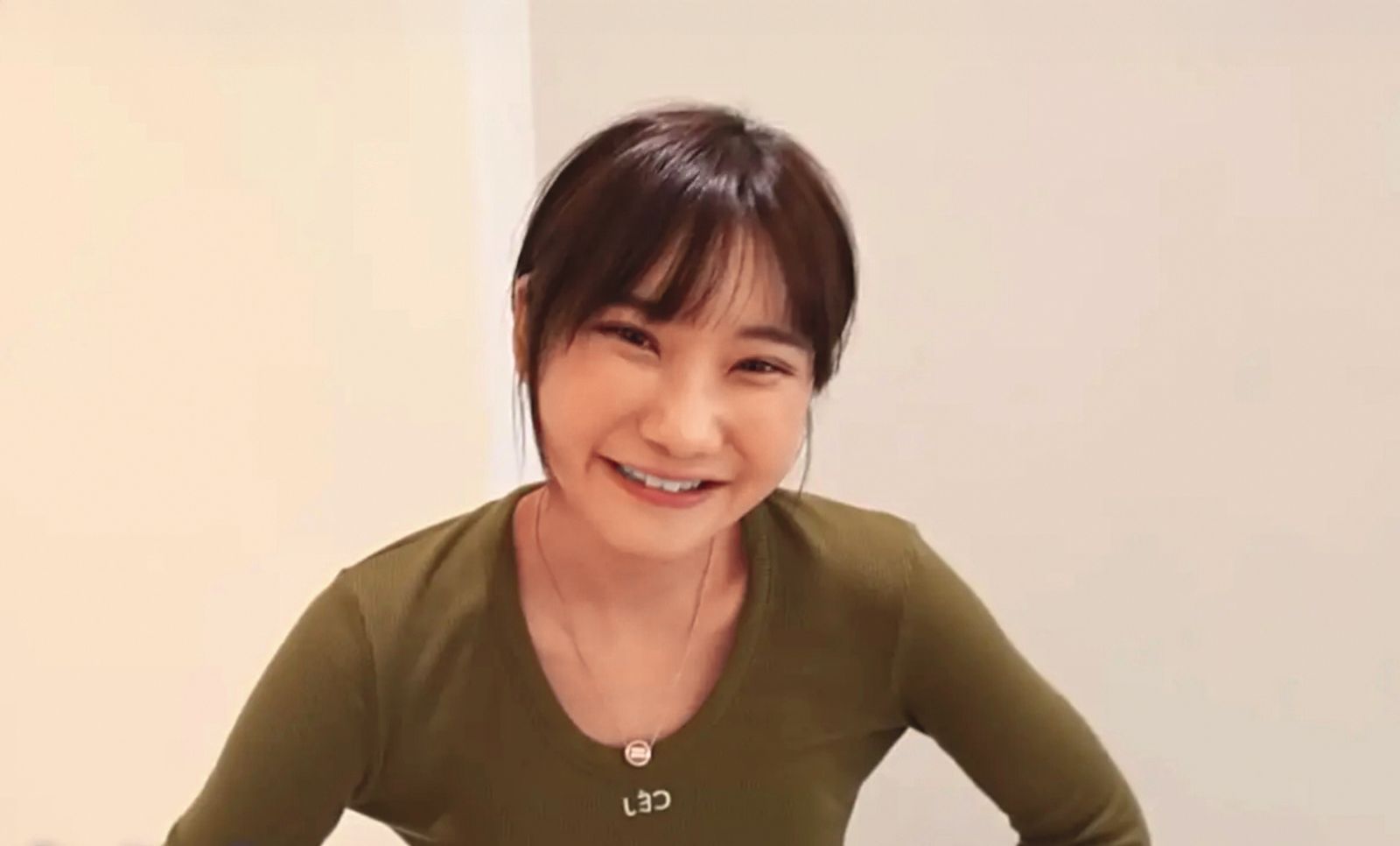 愛莉莎莎揪靈修3/遭爆找知名整形醫隆鼻 愛莉莎莎笑回:怎可能做了還長這樣