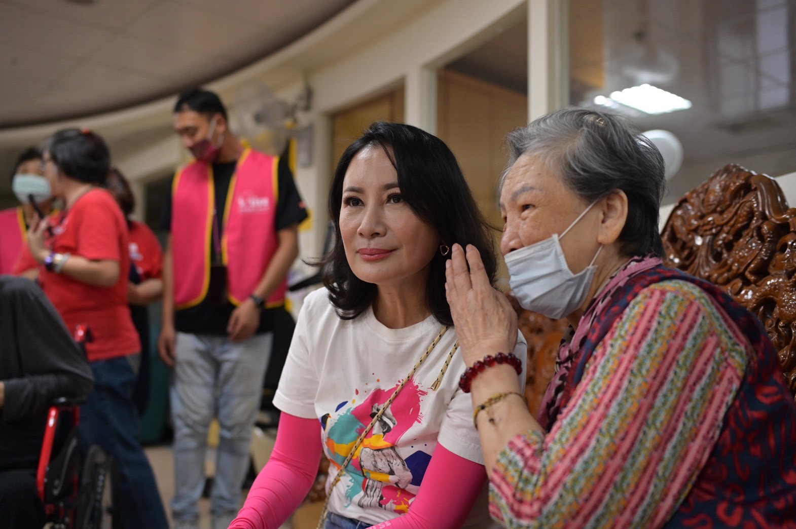 陳亞蘭近日前往深坑做公益。（台灣優質生命協會提供）