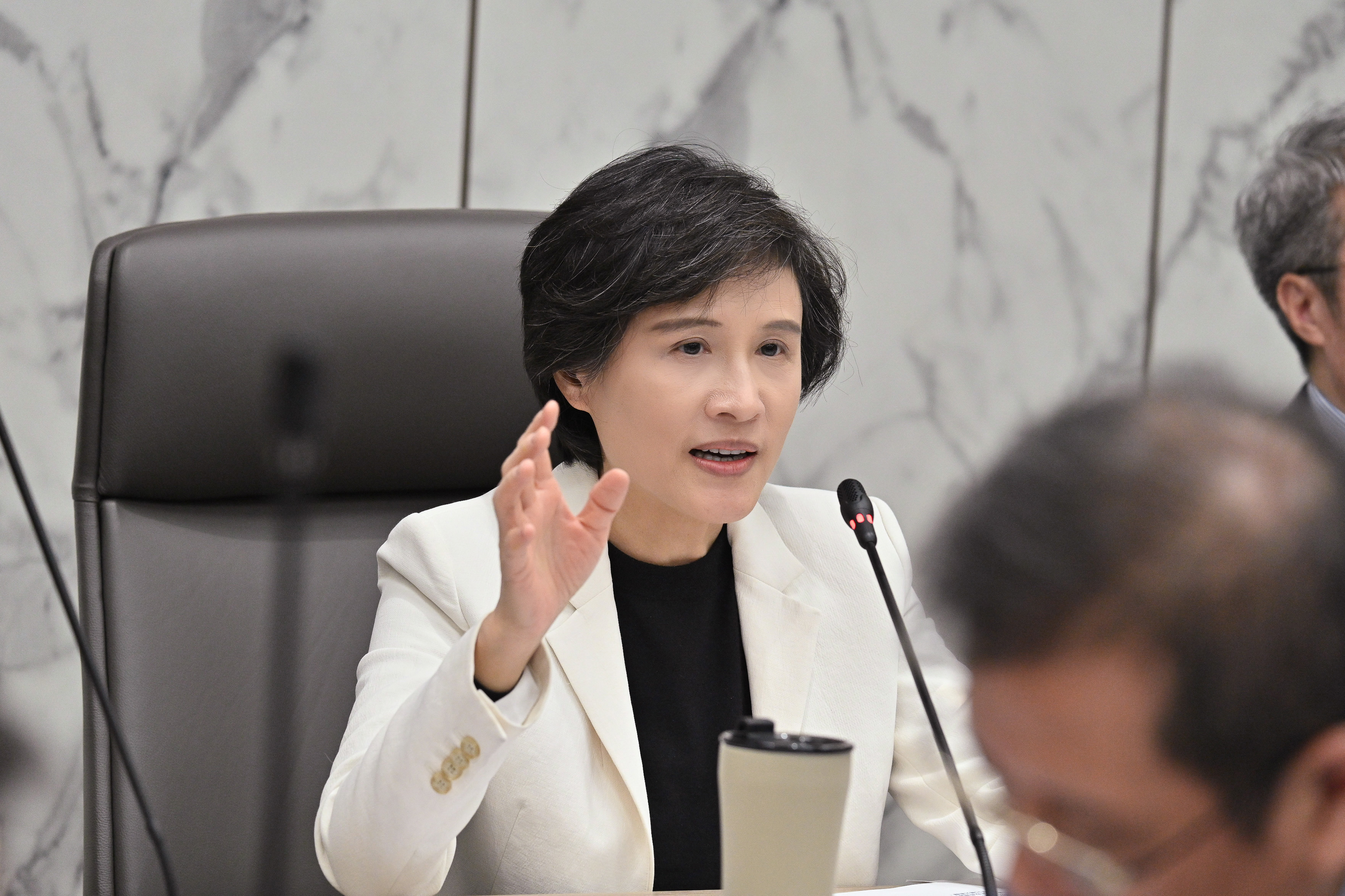 行政院副院長鄭麗君又被點名參選台北市長，她重申自己的回答和過去都一樣，沒有思考參選這條路。（行政院提供）