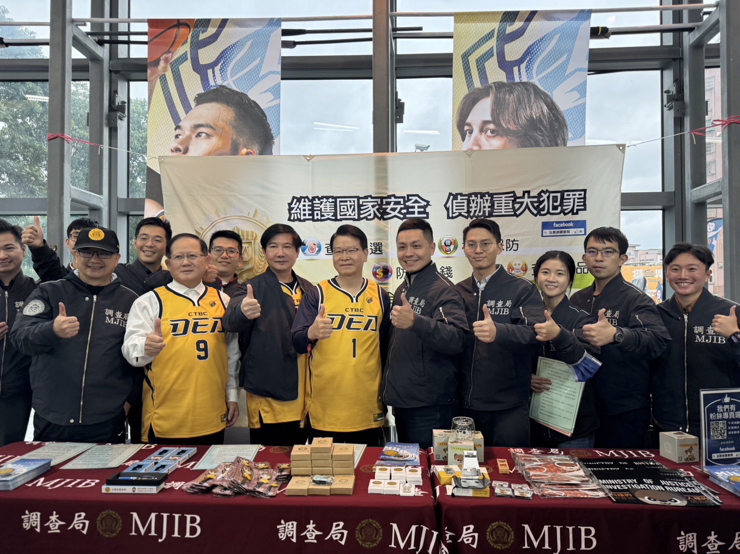 調查局號召球迷加入「打詐、反毒、反賄選」行列。（中信特攻隊提供）