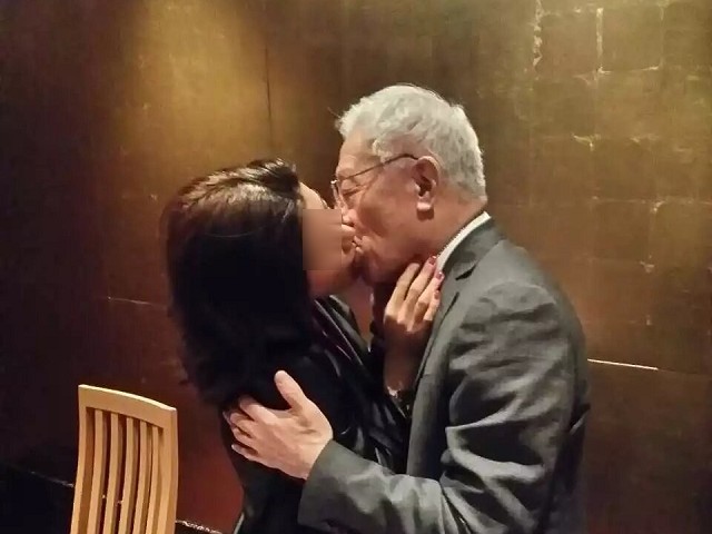 遭謝寒冰爆料「親密熱吻中國小三」還有裸照，曹興誠回應：AI時代什麼圖都可造假。（讀者提供）