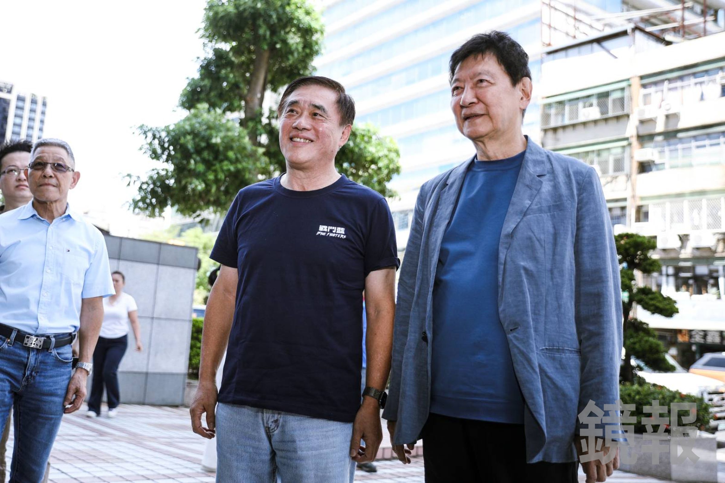 前台北市長郝龍斌今日在前中廣董事長趙少康陪同下前往中央黨部領表。(鏡報鄒保祥攝)