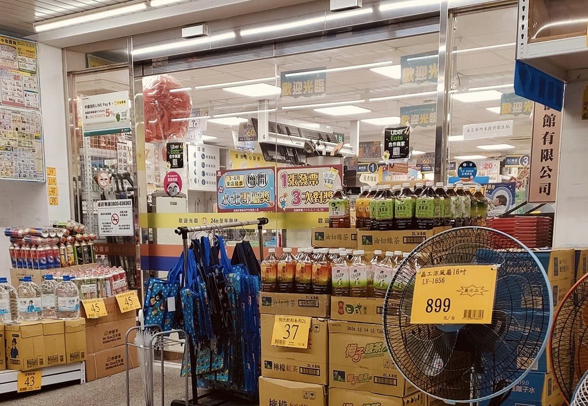 有位媽媽近日在臉書社團po文打卡，強調自己在早晨6點半到小北百貨，並留言直呼「當媽懂的都懂……」。（翻攝自爆廢1公社）