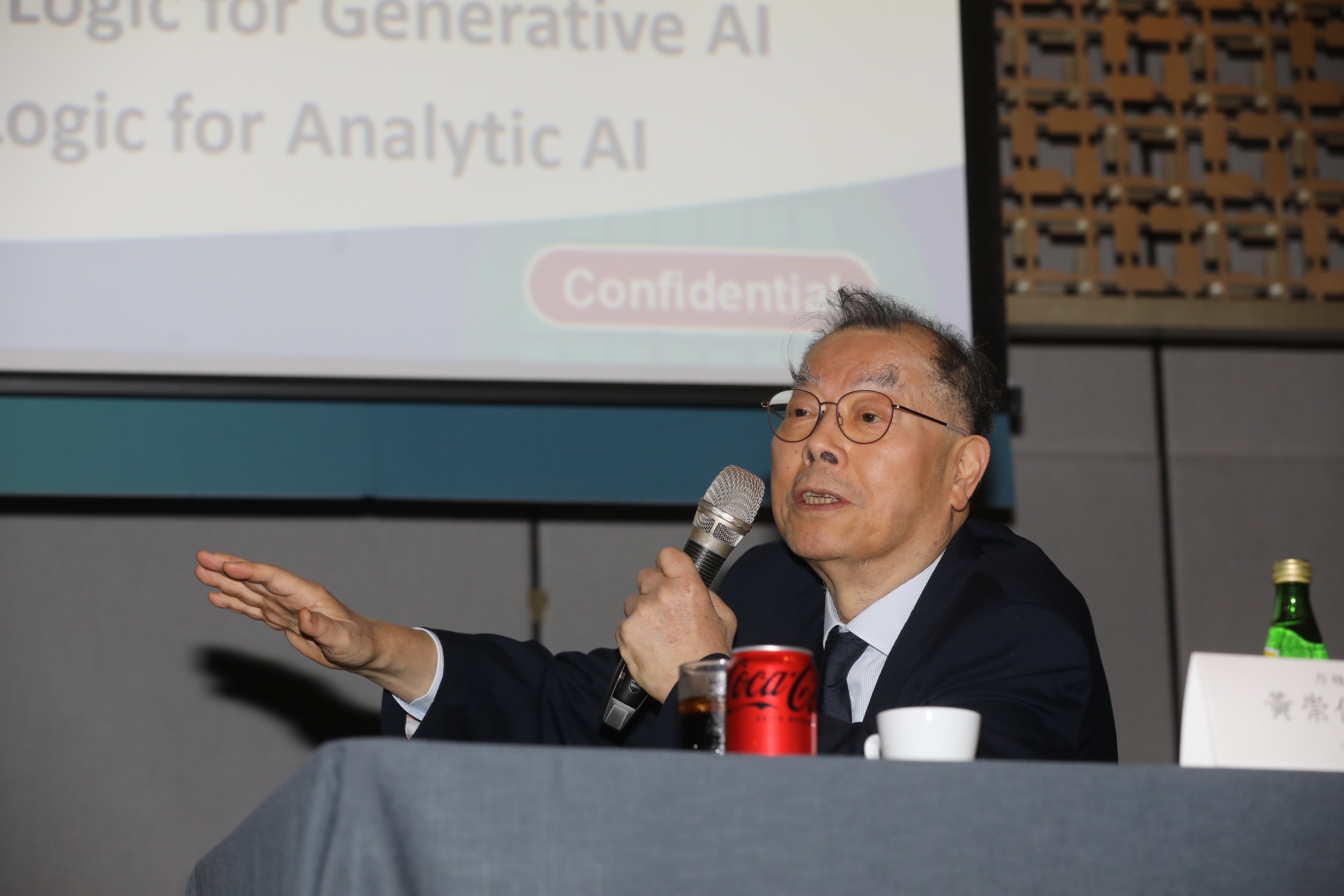 力積電董事長黃崇仁說明與日商SBI合作的來龍去脈。