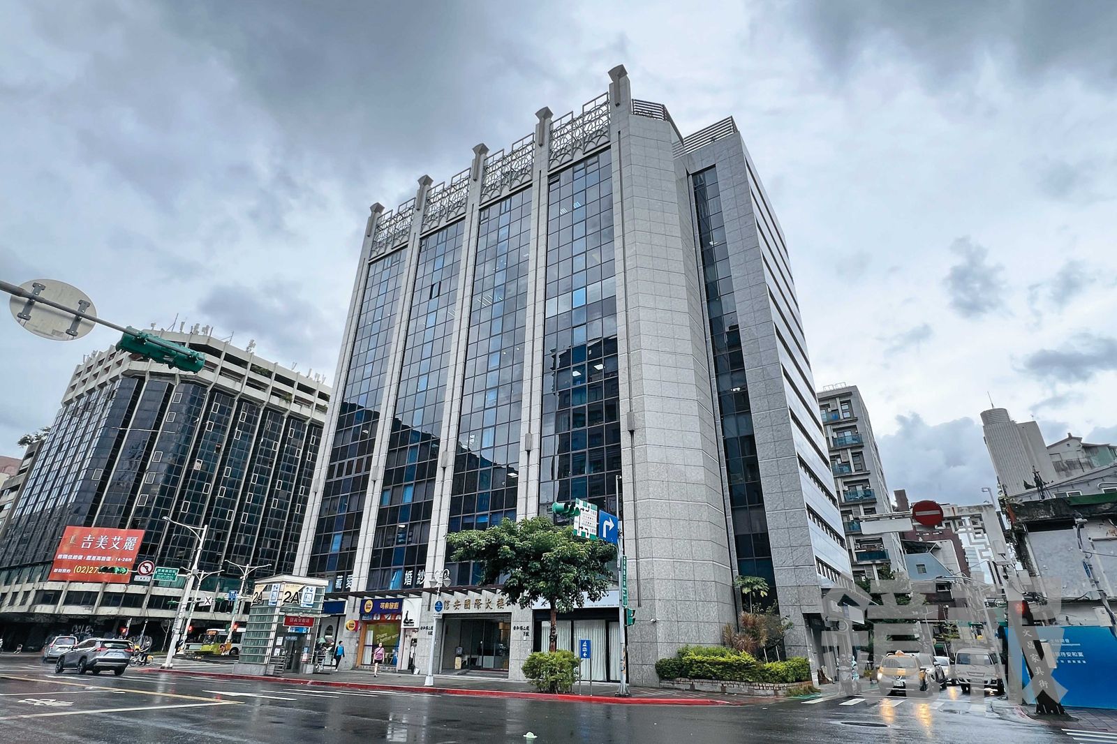 凱思國際位在北市安和路二段商辦大樓，成為狗仔大本營。（鏡報李智為）