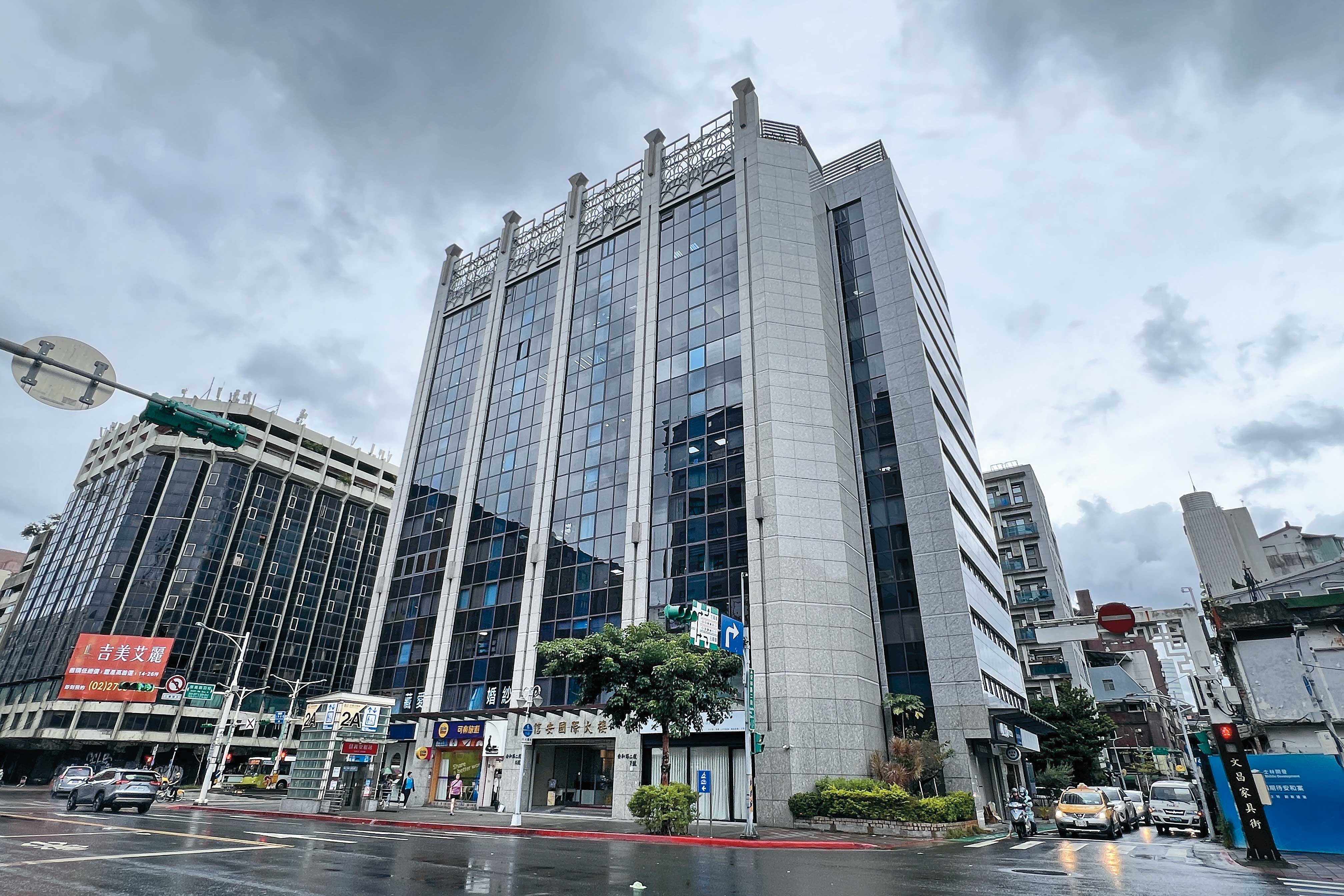 凱思國際位在北市安和路二段商辦大樓,成為狗仔大本營。(鏡報李智為)