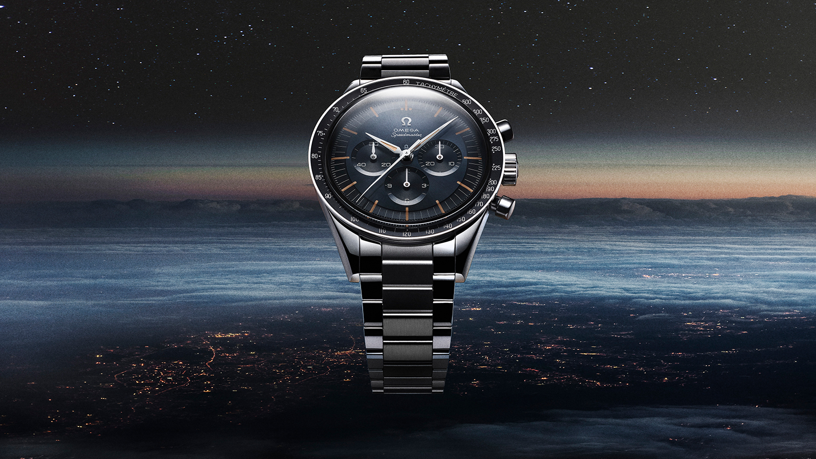 OMEGA今年推出First OMEGA in Space CK2998的復刻款，是還原度很高的人氣款式。定價NT$260,000（鍊帶款）。