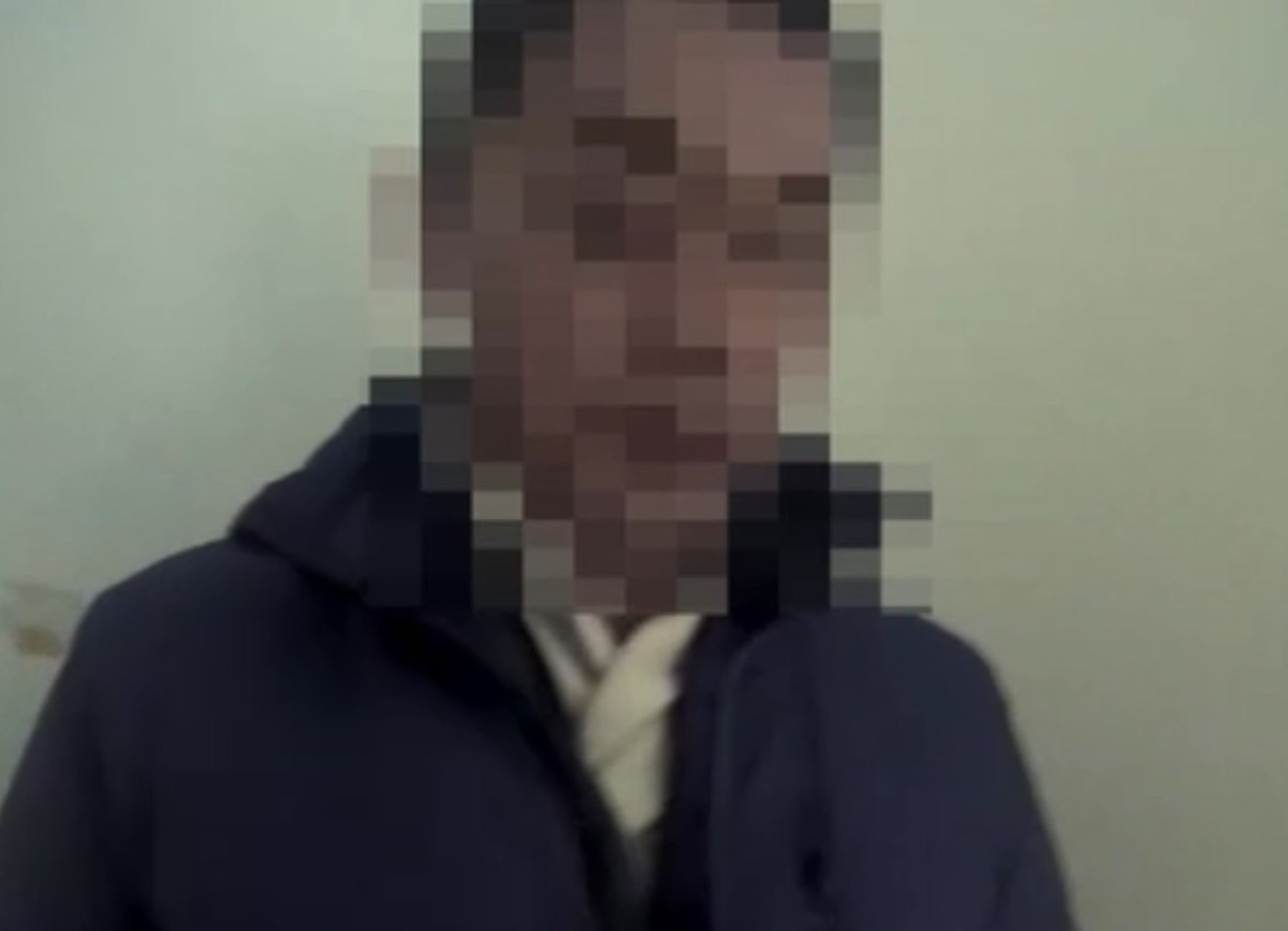 身背多條通緝的郭東育租屋藏匿,一度謊報身分證字號仍被警方識破。(翻攝畫面)