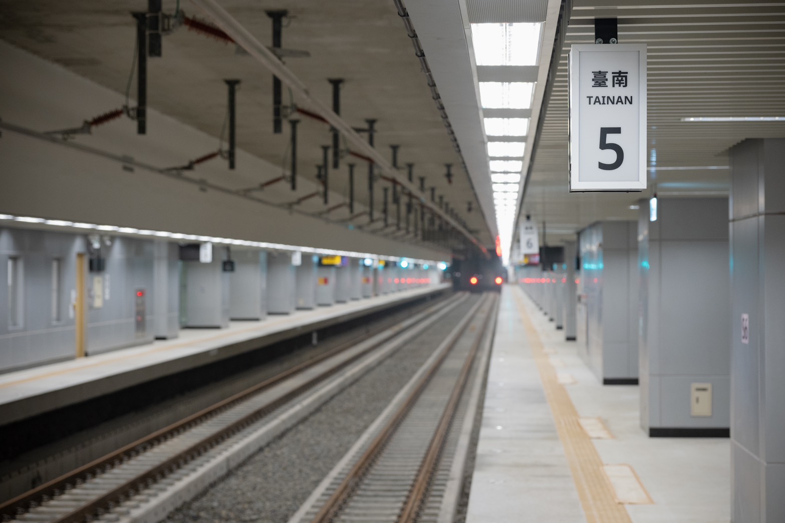 臺南鐵路地下化進度已達85.65%,預計10月中旬可進行第1階段通車。(交通部鐵道局提供)