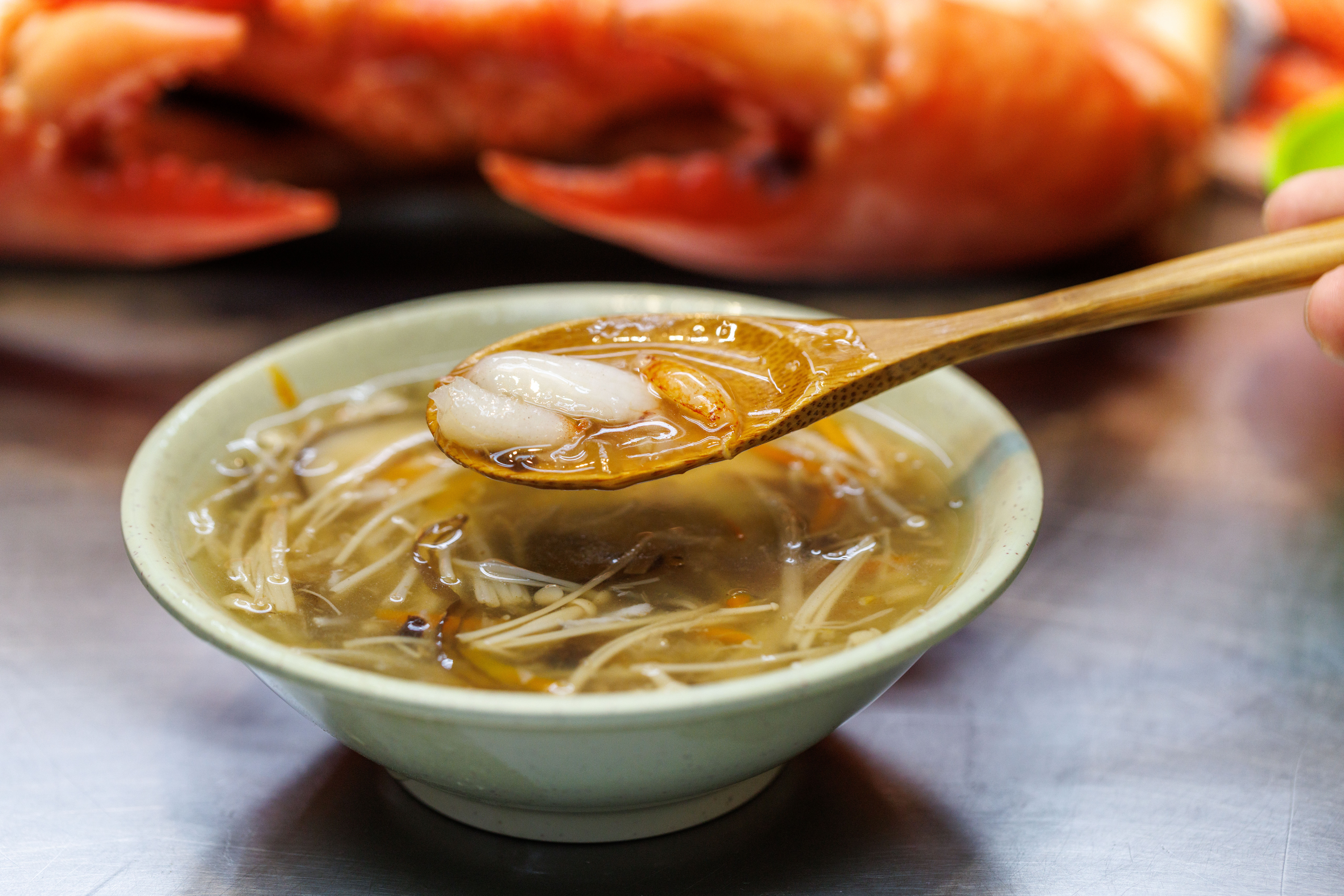 鮮香清爽的「螃蟹羹」，搭油飯剛剛好。（90元／碗）