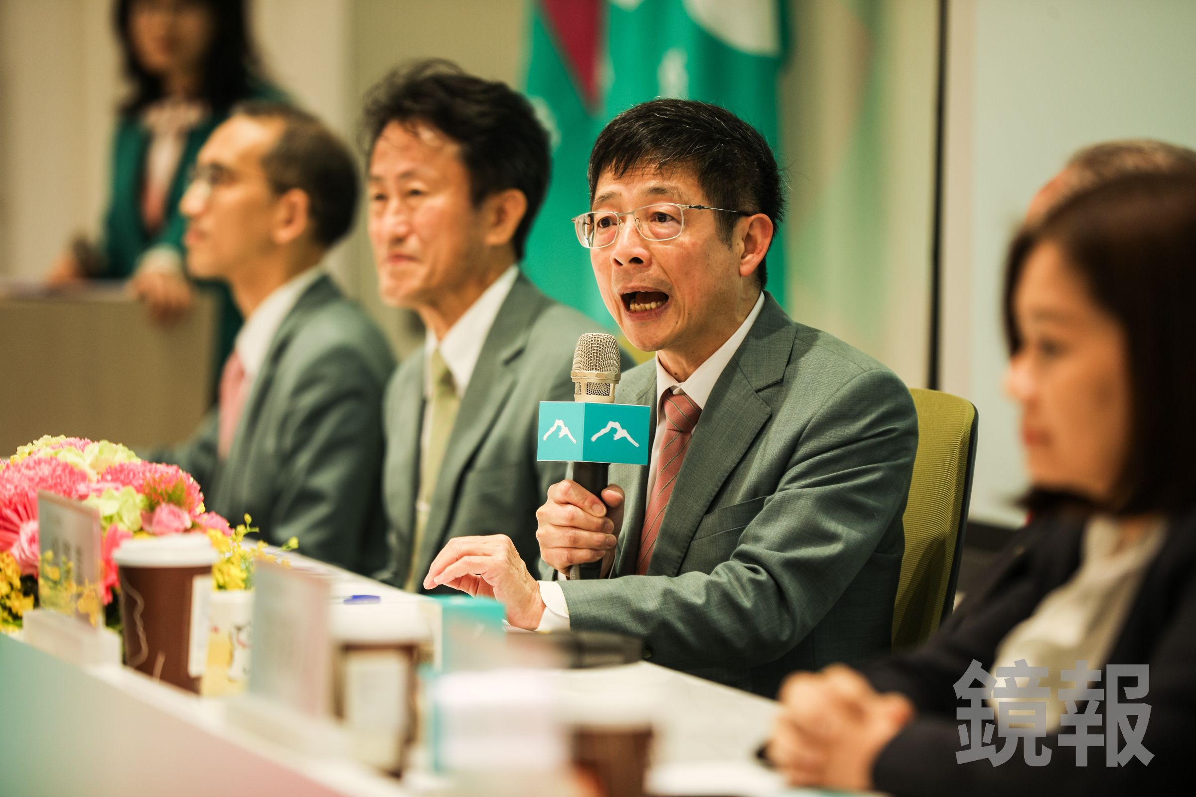 黃男州表示,本案是合意併購,以百分之百換股進行合併,併購案玉山內部組成超過50人的專案小組。(鏡報鄒保祥攝)
