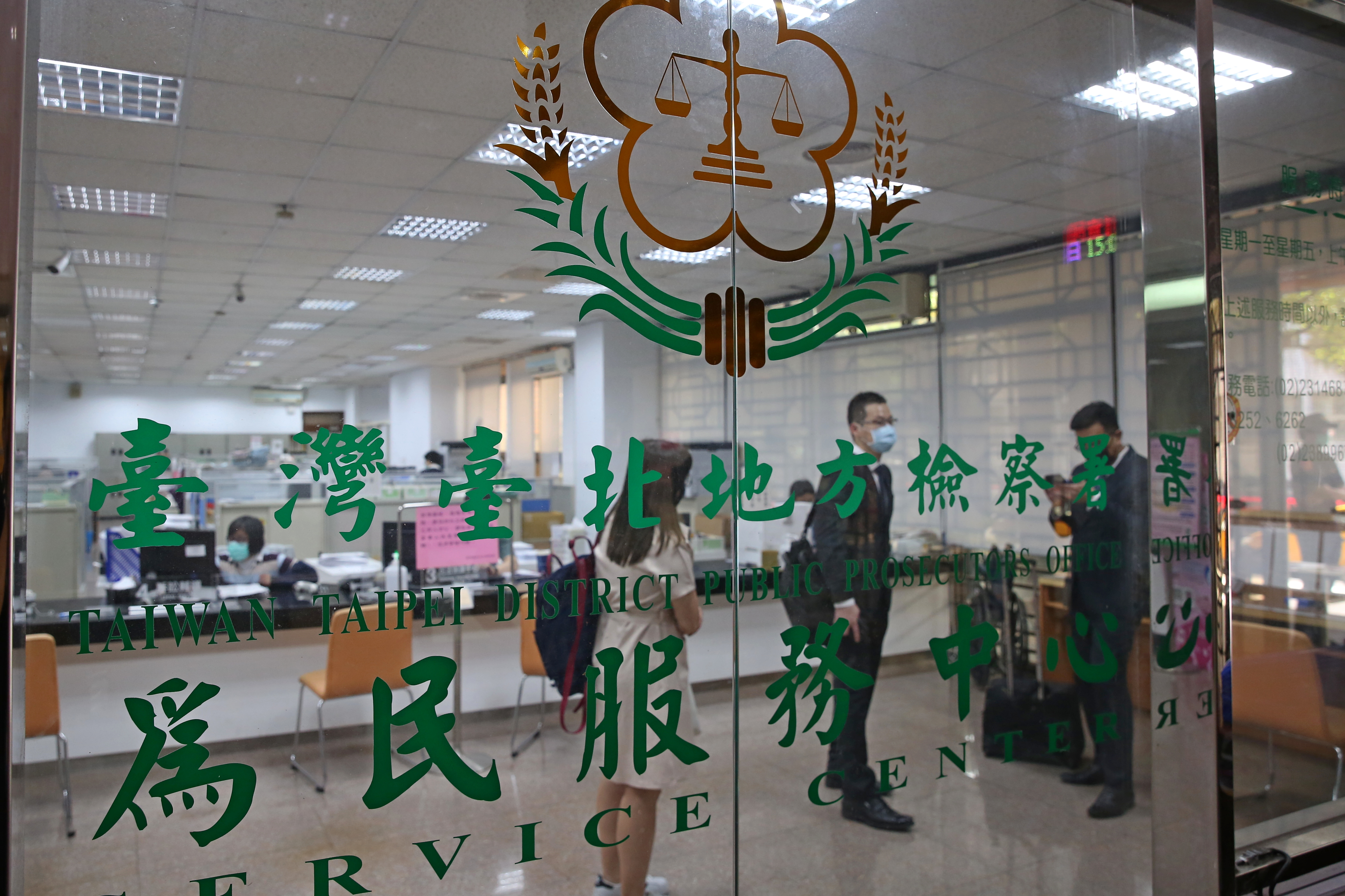 曾替「雞排妹」辯護的律師陳克譽涉將偵查中的卷證資料外洩給詐騙案被告，遭收押禁見。（本刊資料照）