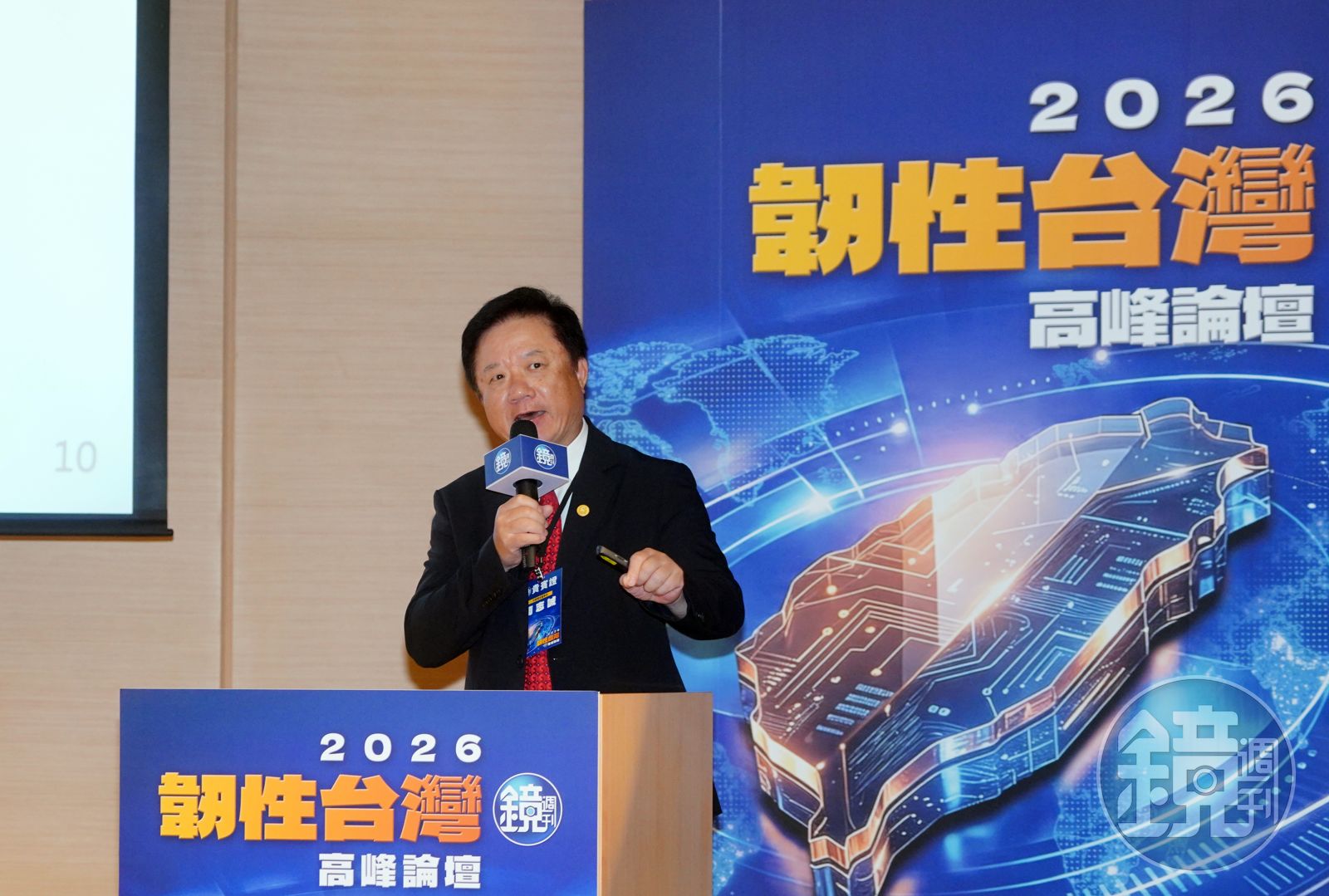 中華電信董事長簡志誠將光纖網路、全光網路分別比喻為台鐵與高鐵。