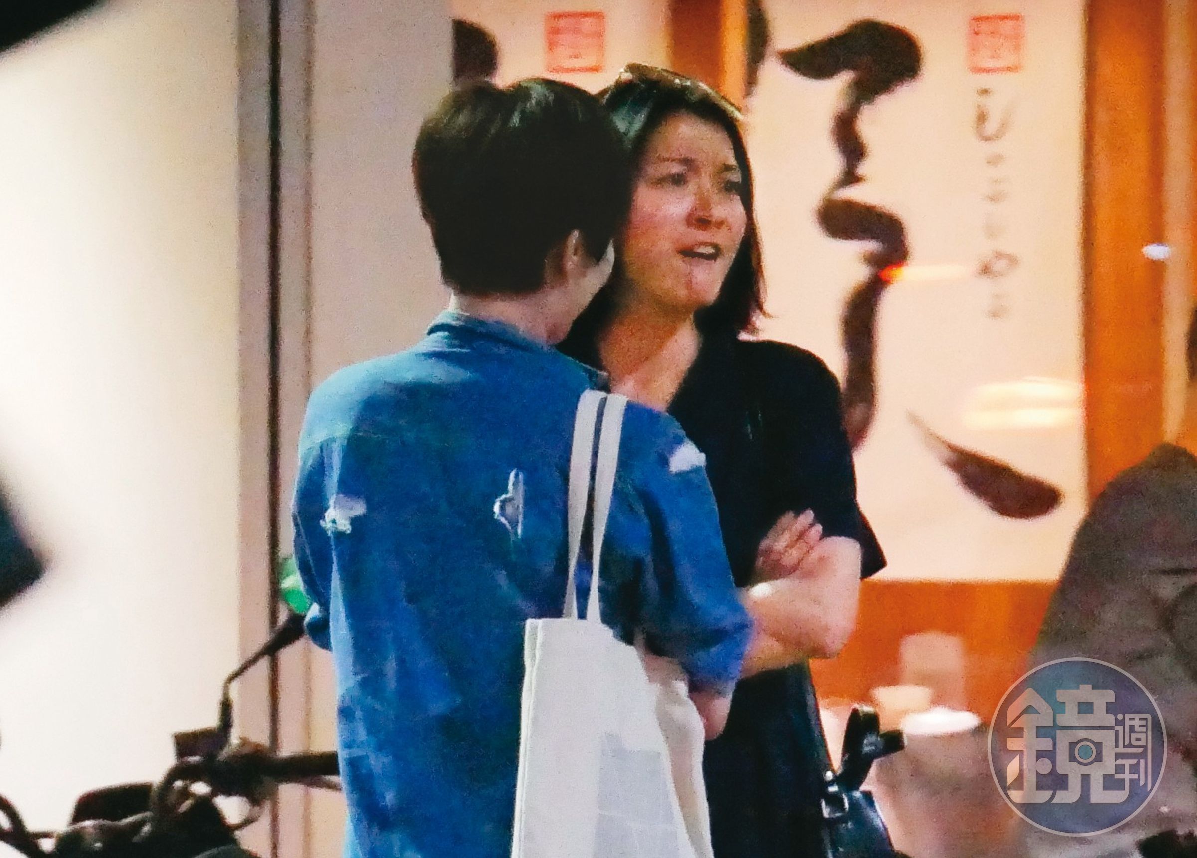 本刊曾經直擊江祖平與周孝安分手之後,跟一名短髮女子在街上公然親暱,但她解釋對方是閨密。